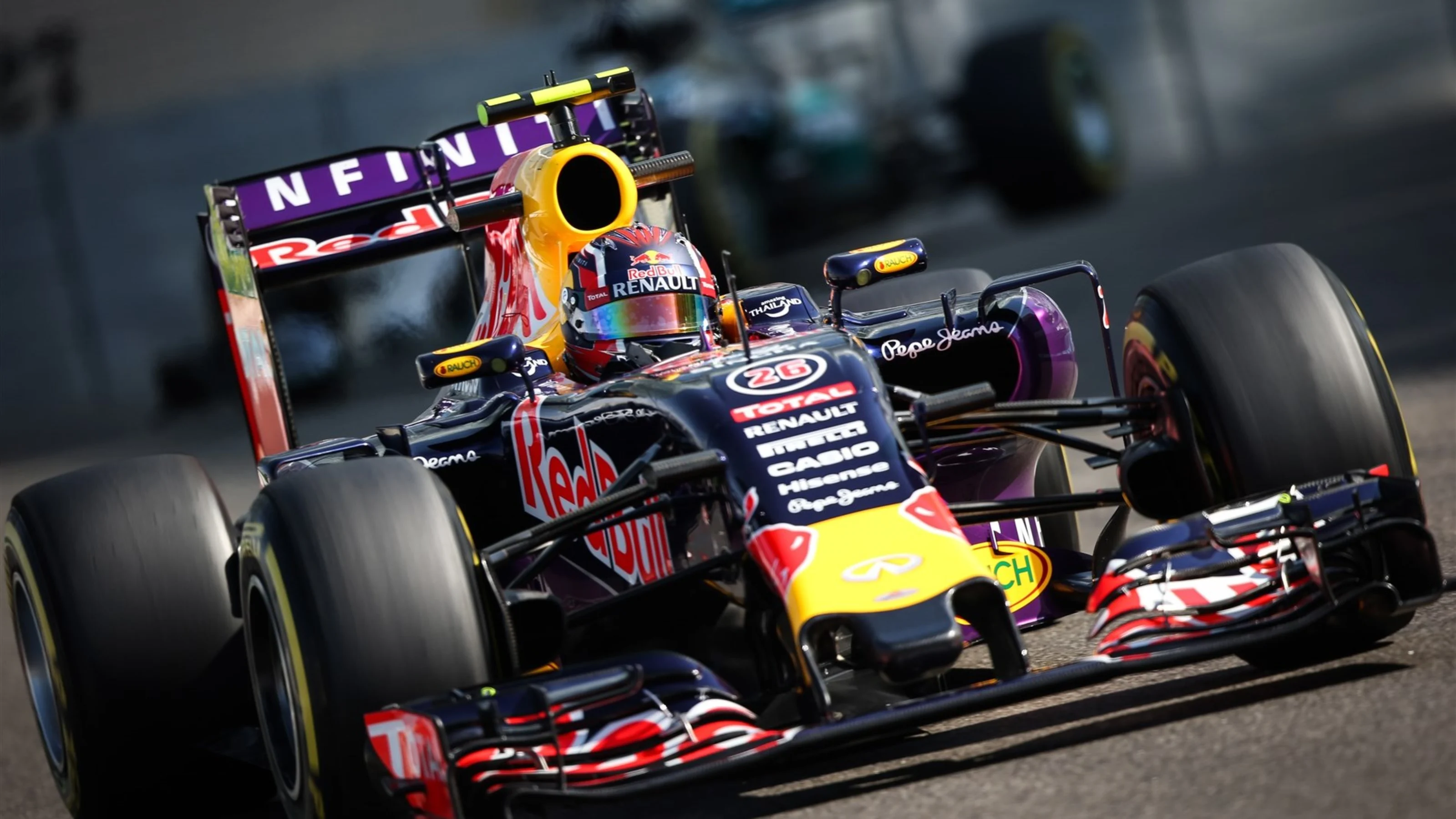 Daniil Kvyat (RUS) Red Bull Racing RB11 at Formula One World Championship, Rd19, Abu Dhabi Grand