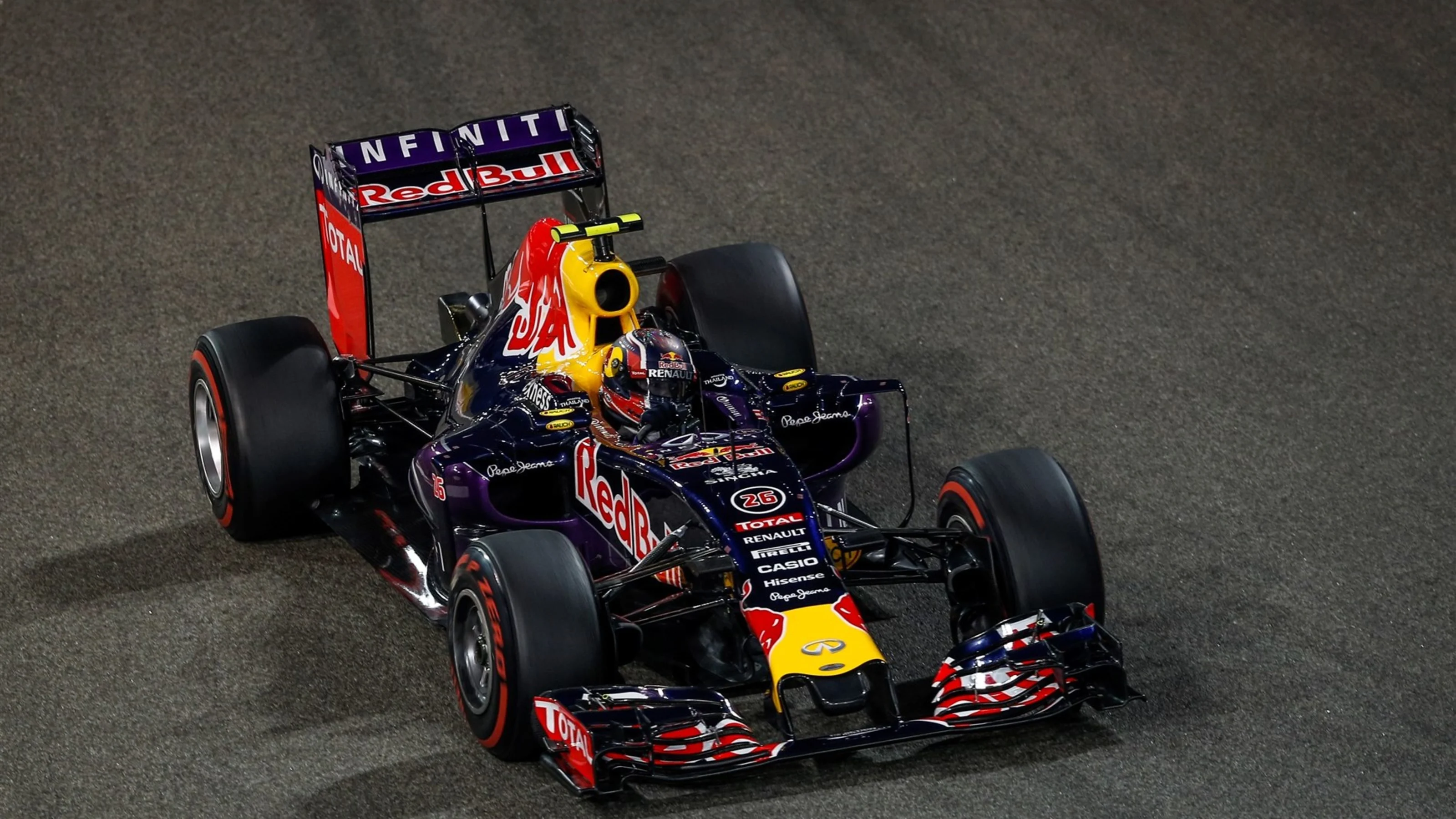 Daniil Kvyat (RUS) Red Bull Racing RB11 at Formula One World Championship, Rd19, Abu Dhabi Grand