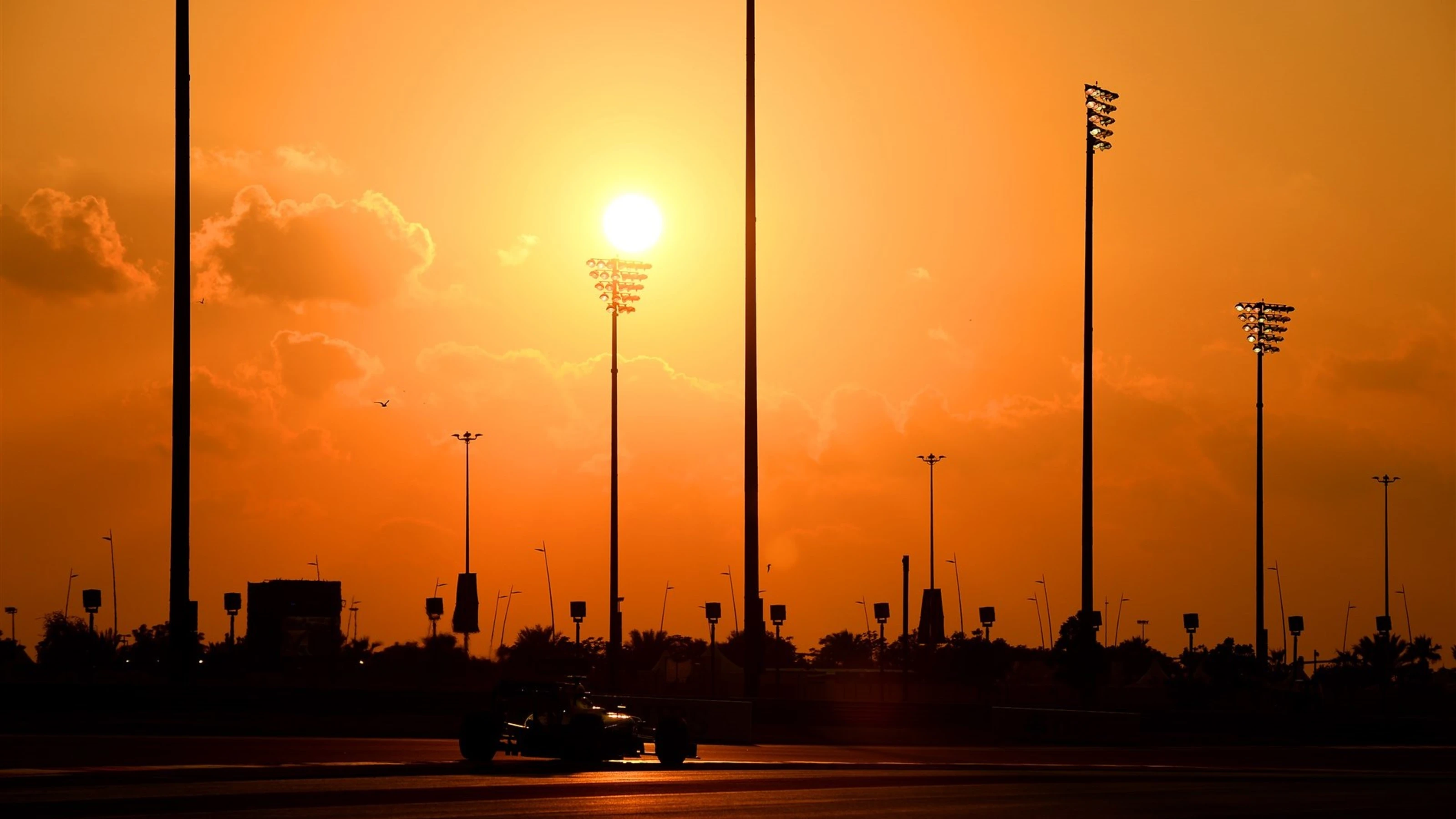 Lewis Hamilton (GBR) Mercedes AMG F1 W06 at Formula One World Championship, Rd19, Abu Dhabi Grand