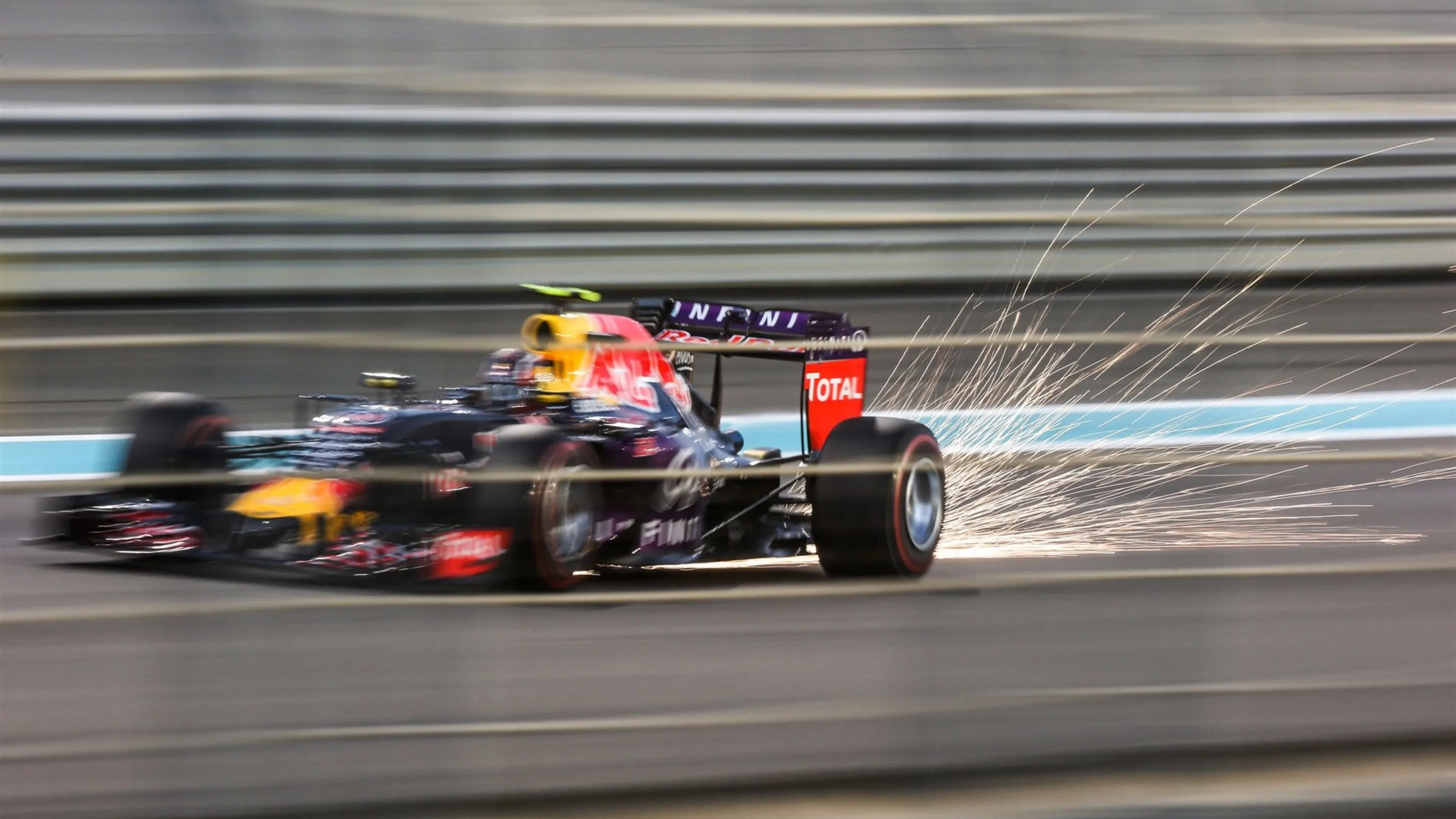 Daniil Kvyat (RUS) Red Bull Racing RB11 at Formula One World Championship, Rd19, Abu Dhabi Grand