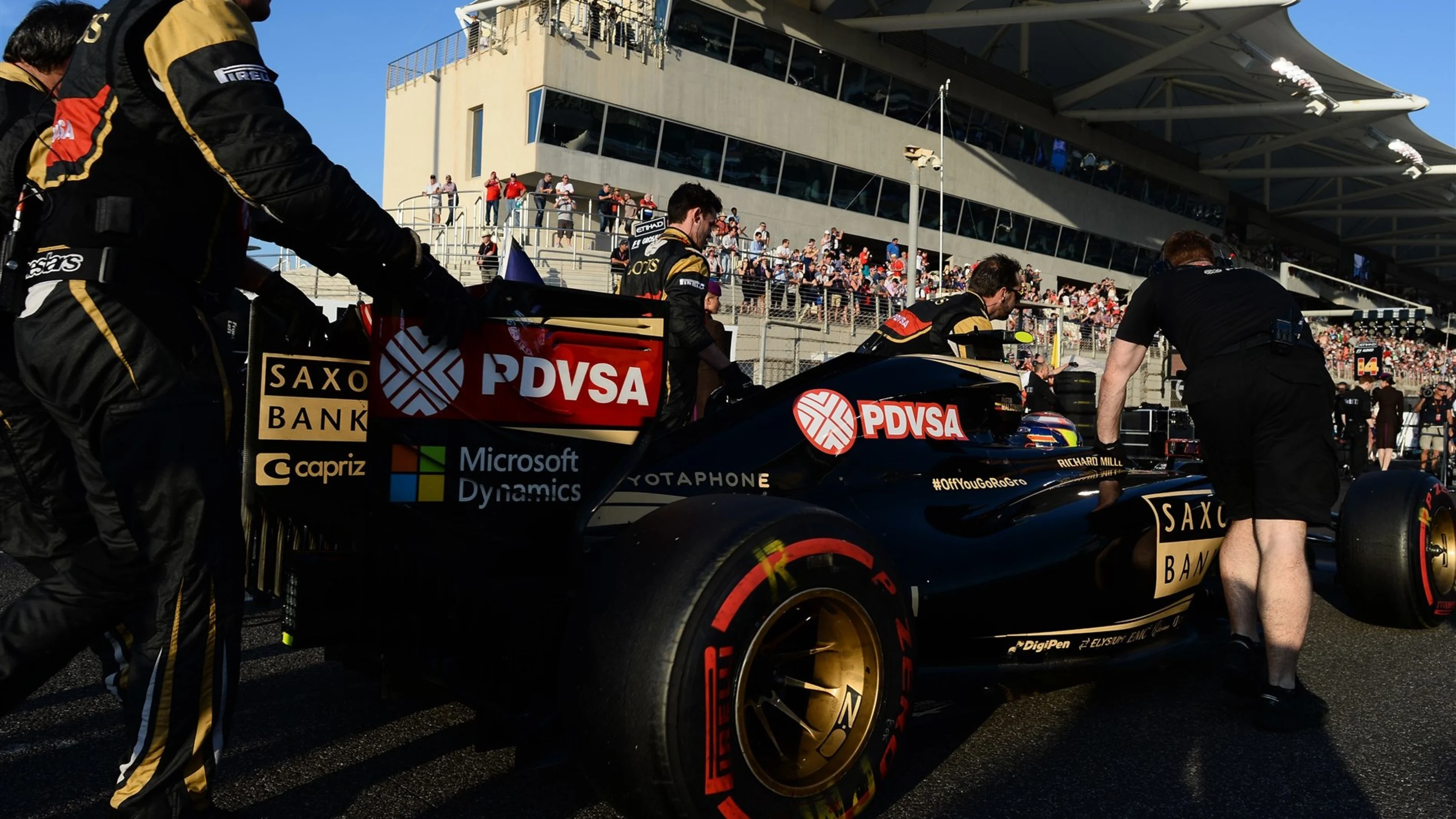Pastor Maldonado (VEN) Lotus E23 Hybrid on the grid at Formula One World Championship, Rd19, Abu