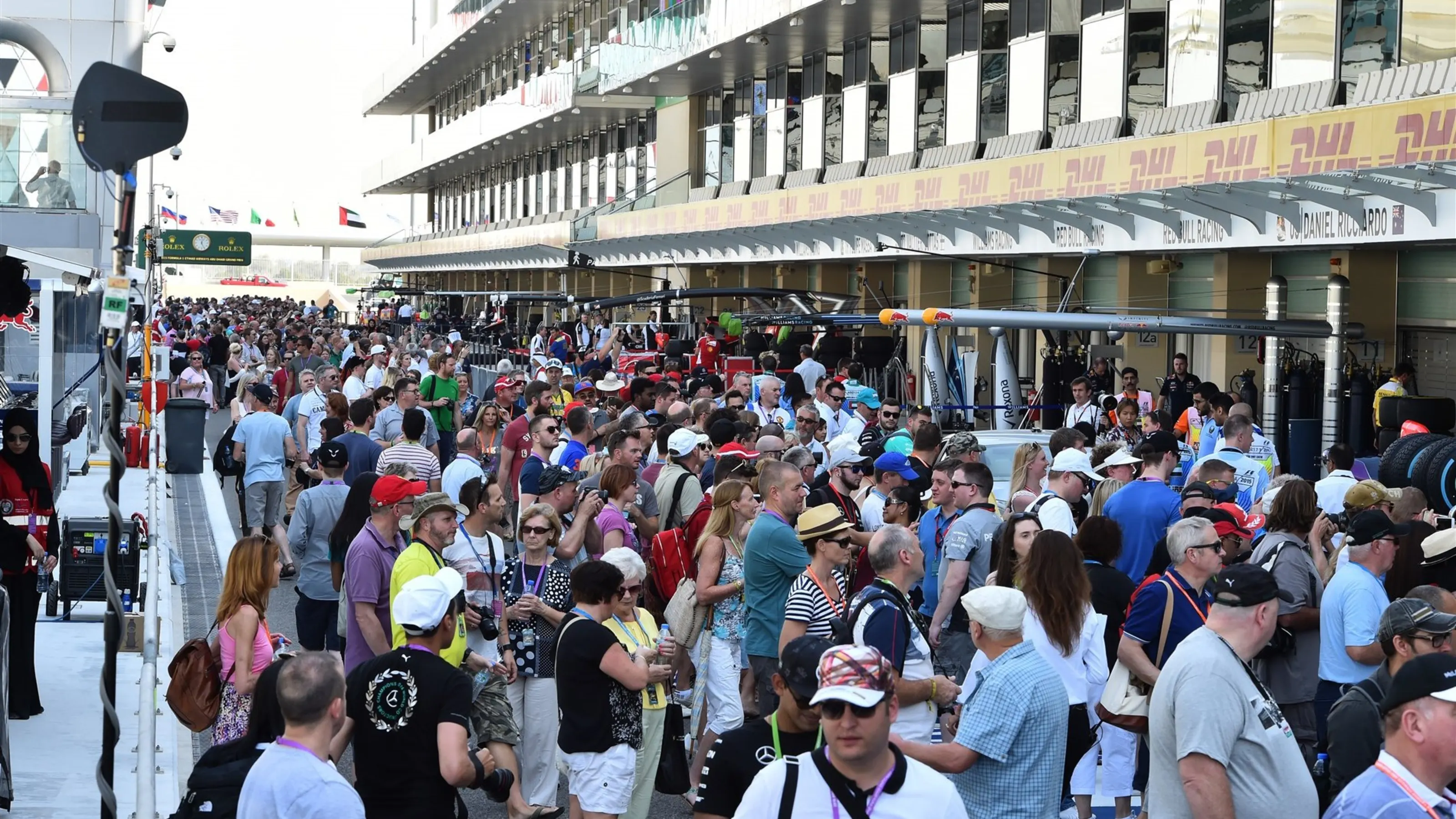 Fans in pit lane at Formula One World Championship, Rd19, Abu Dhabi Grand Prix, Preparations, Yas