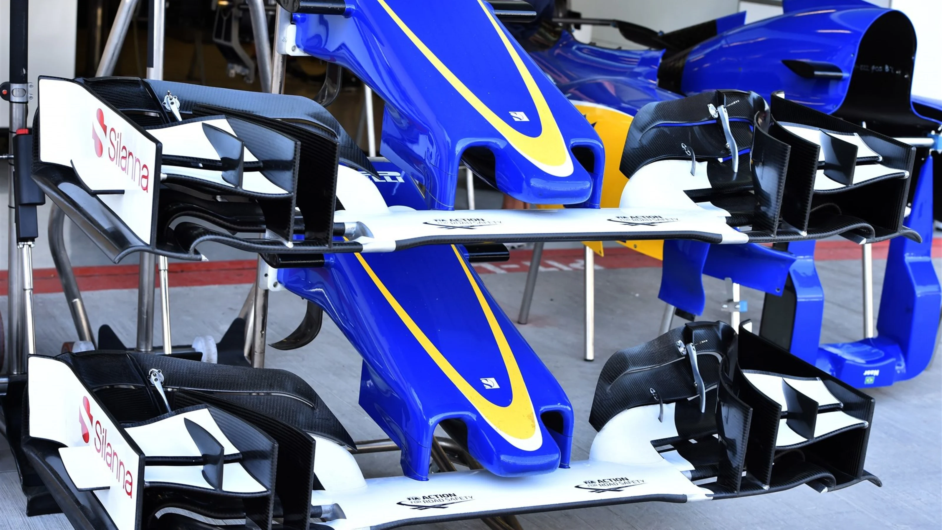 Sauber C34 nose and front wings at Formula One World Championship, Rd19, Abu Dhabi Grand Prix,