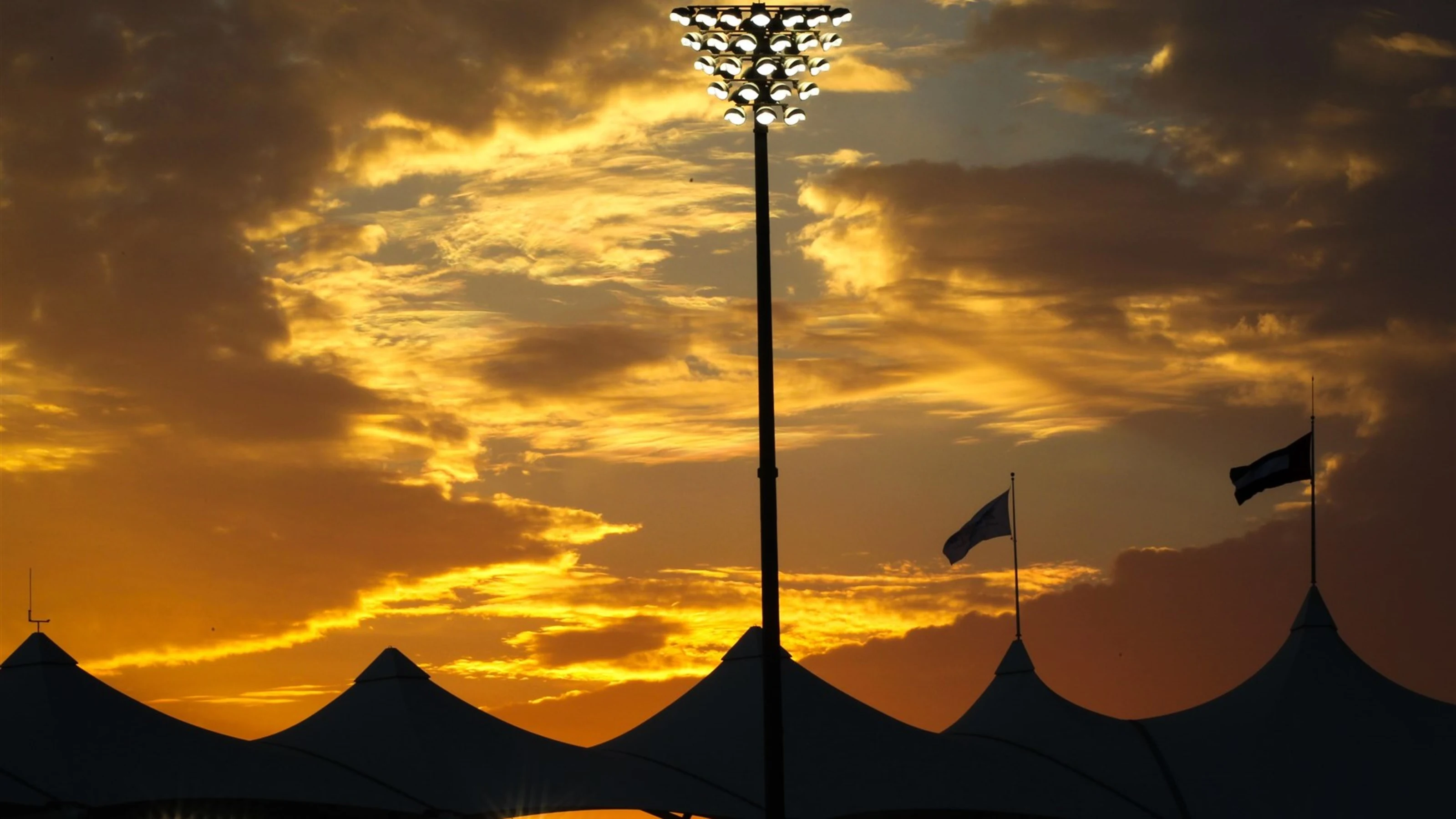 Sunset at Formula One World Championship, Rd19, Abu Dhabi Grand Prix, Preparations, Yas Marina