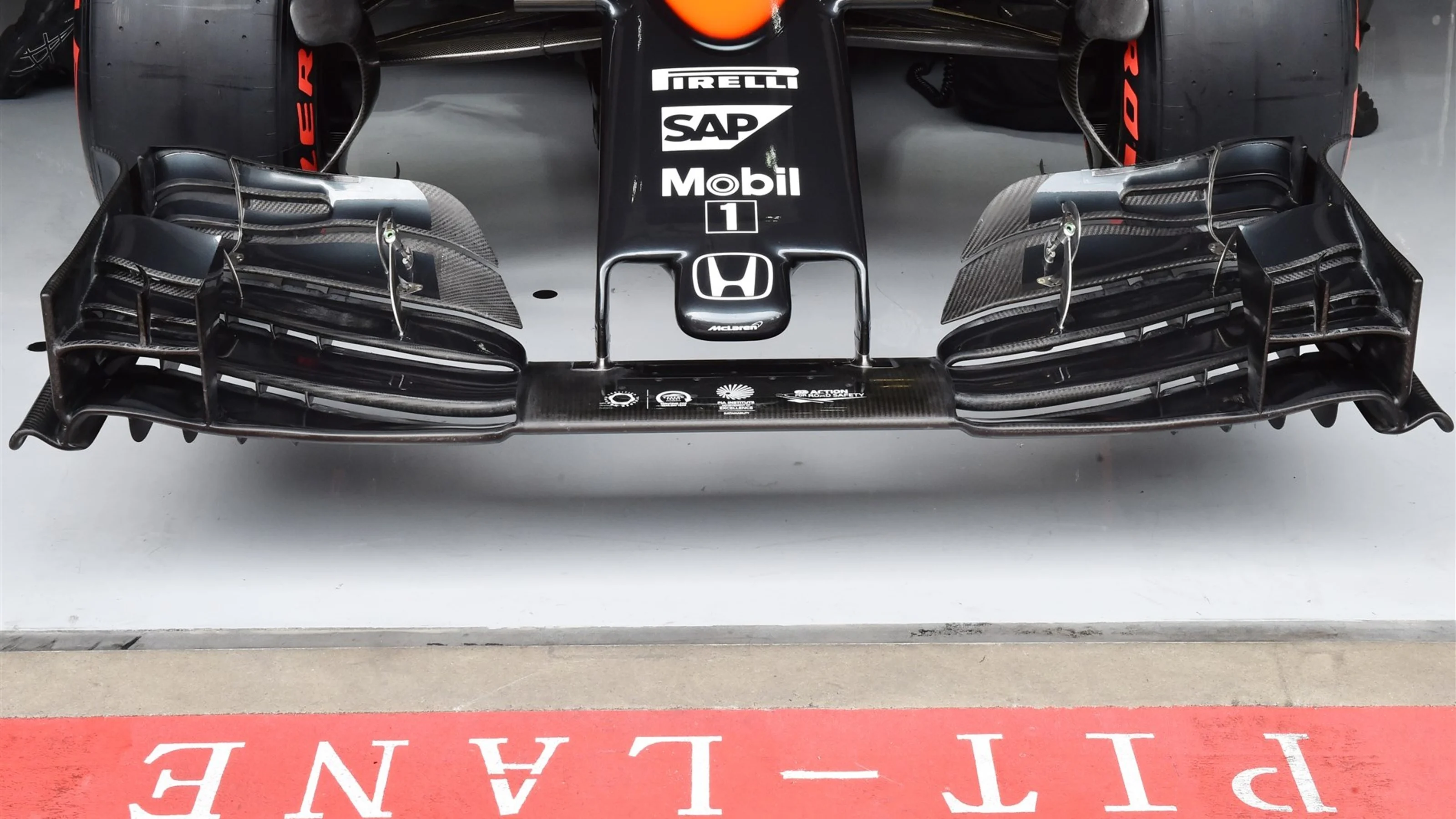 McLaren MP4-30 new nose and front wing at Formula One World Championship, Rd8, Austrian Grand Prix,