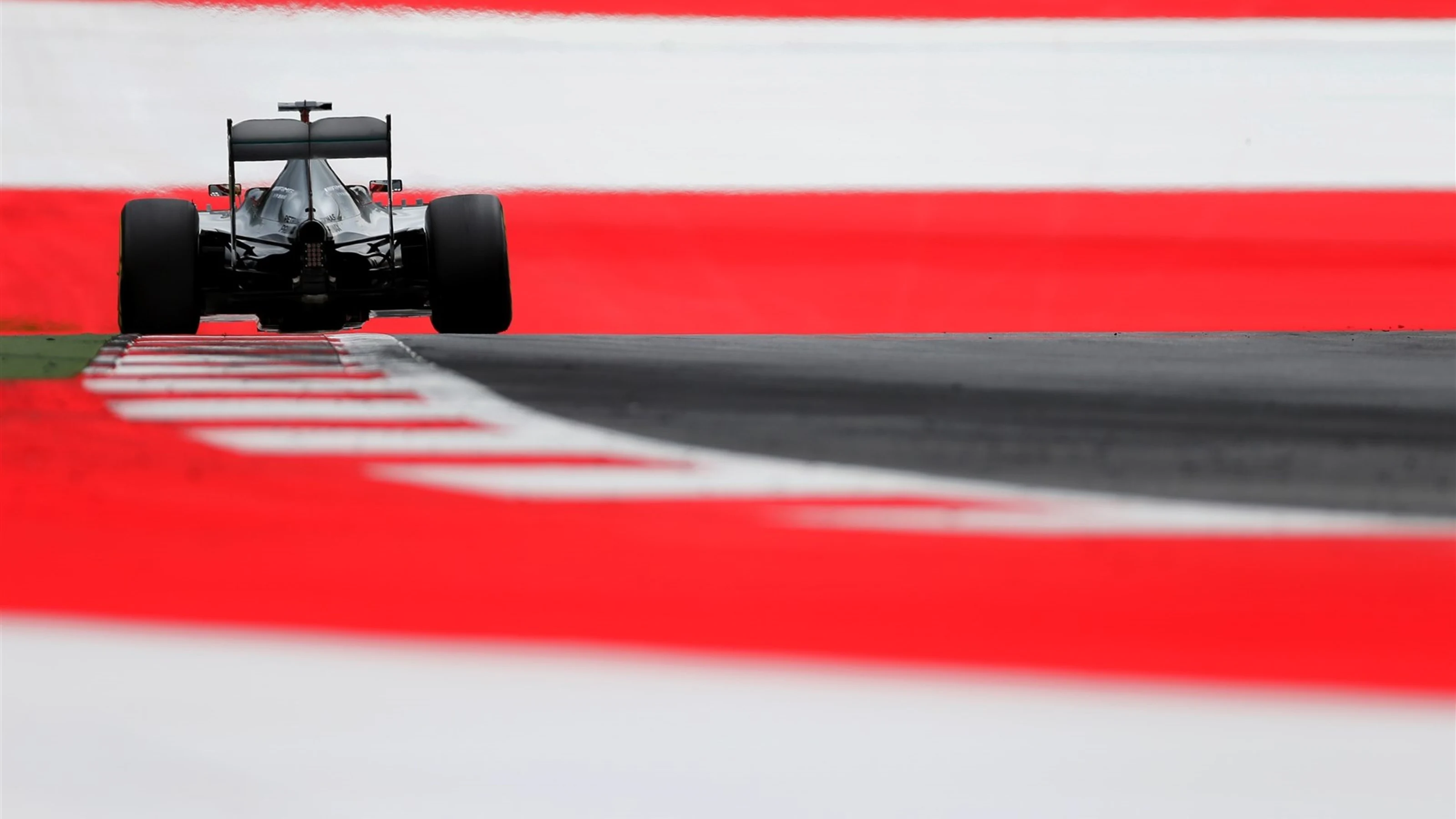Lewis Hamilton (GBR) Mercedes AMG F1 W06 at Formula One World Championship, Rd8, Austrian Grand