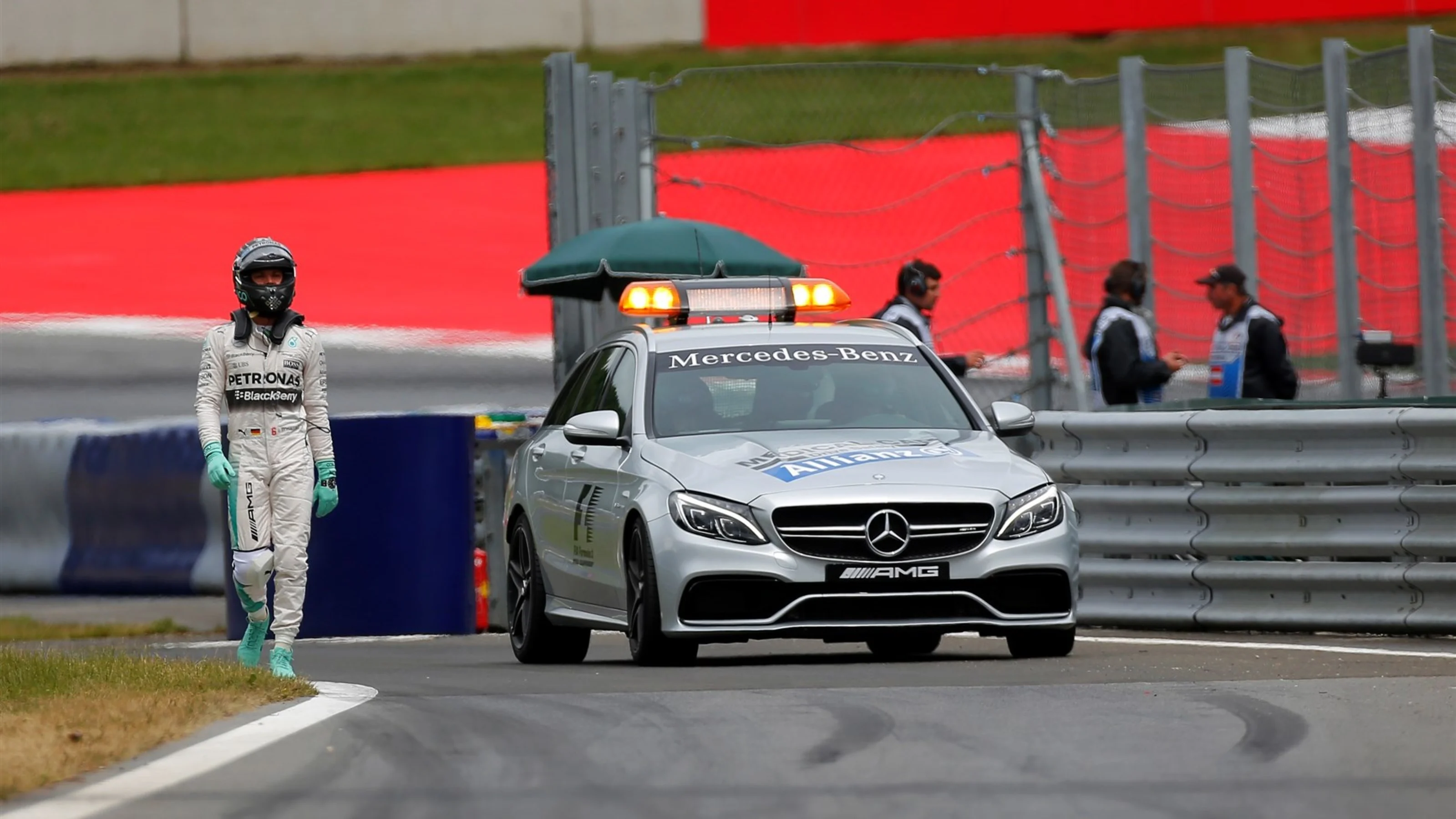 Nico Rosberg (GER) Mercedes AMG F1 walks in after spinning out in Q3 at Formula One World