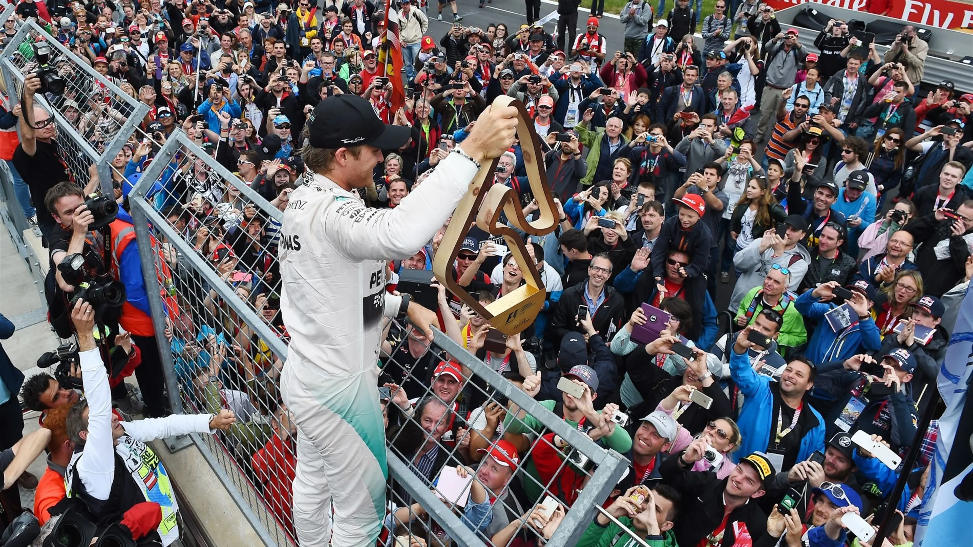 Race winner Nico Rosberg (GER) Mercedes AMG F1 celebrates with the fans at Formula One World