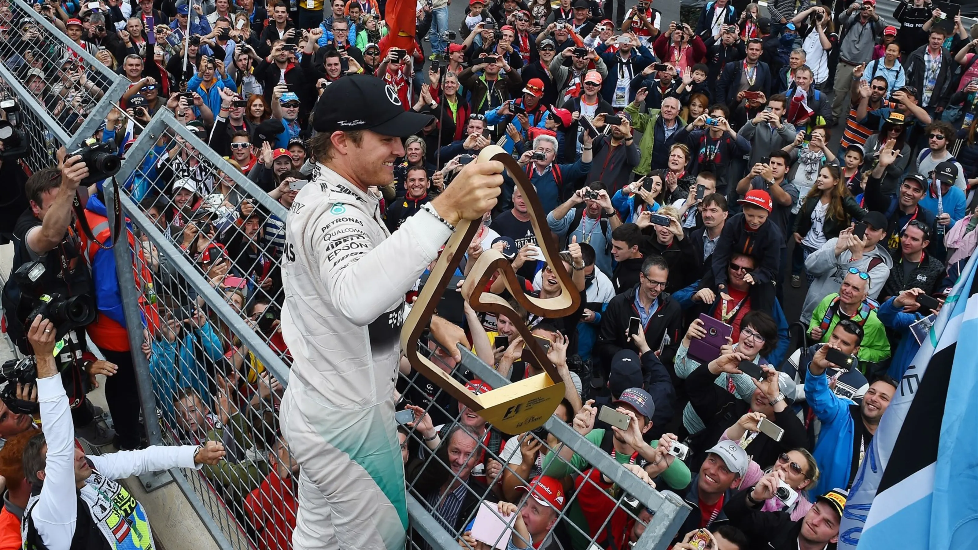 Race winner Nico Rosberg (GER) Mercedes AMG F1 celebrates with the fans at Formula One World