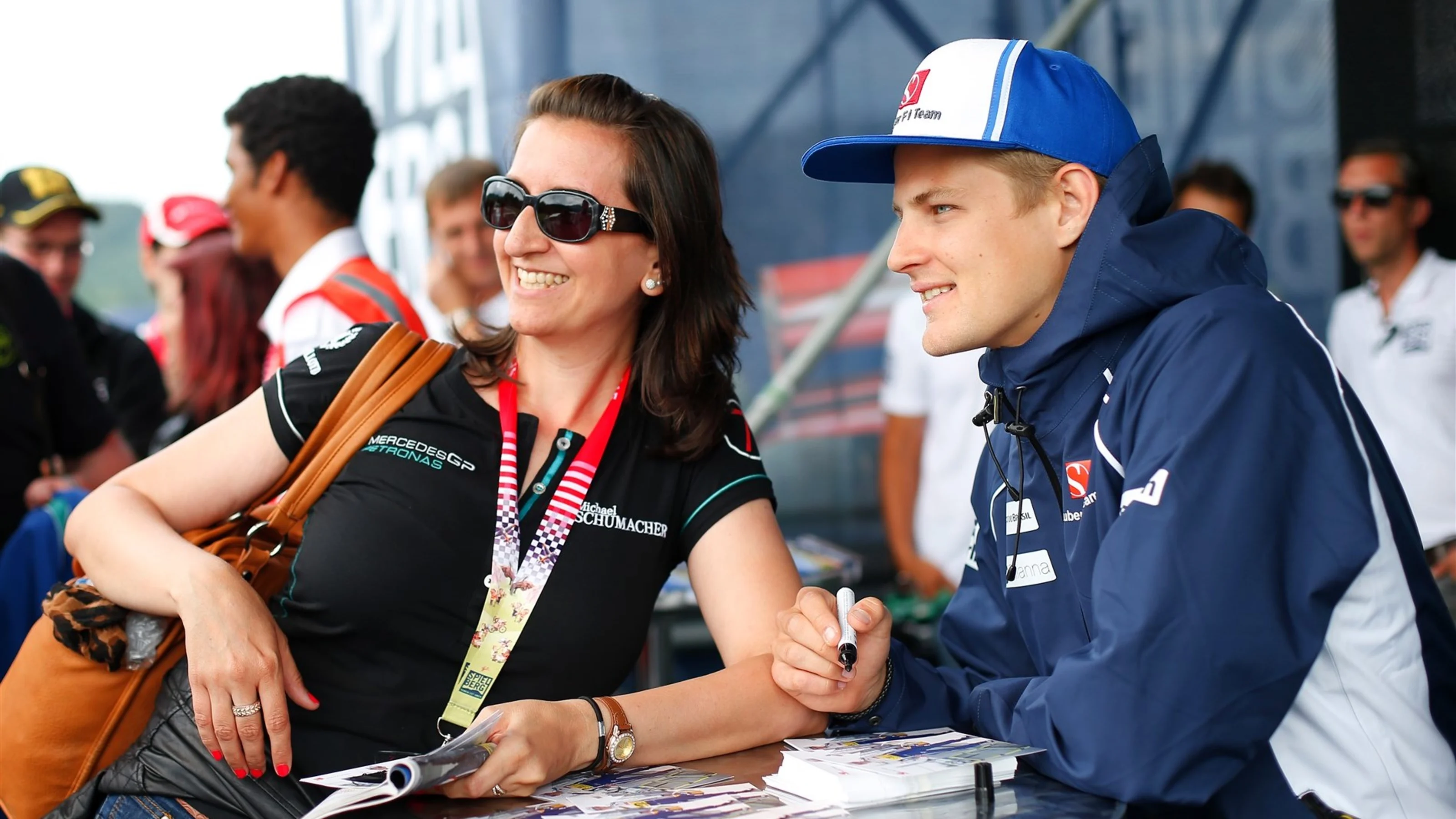 Marcus Ericsson (SWE) Sauber poses for a selfie at Formula One World Championship, Rd8, Austrian