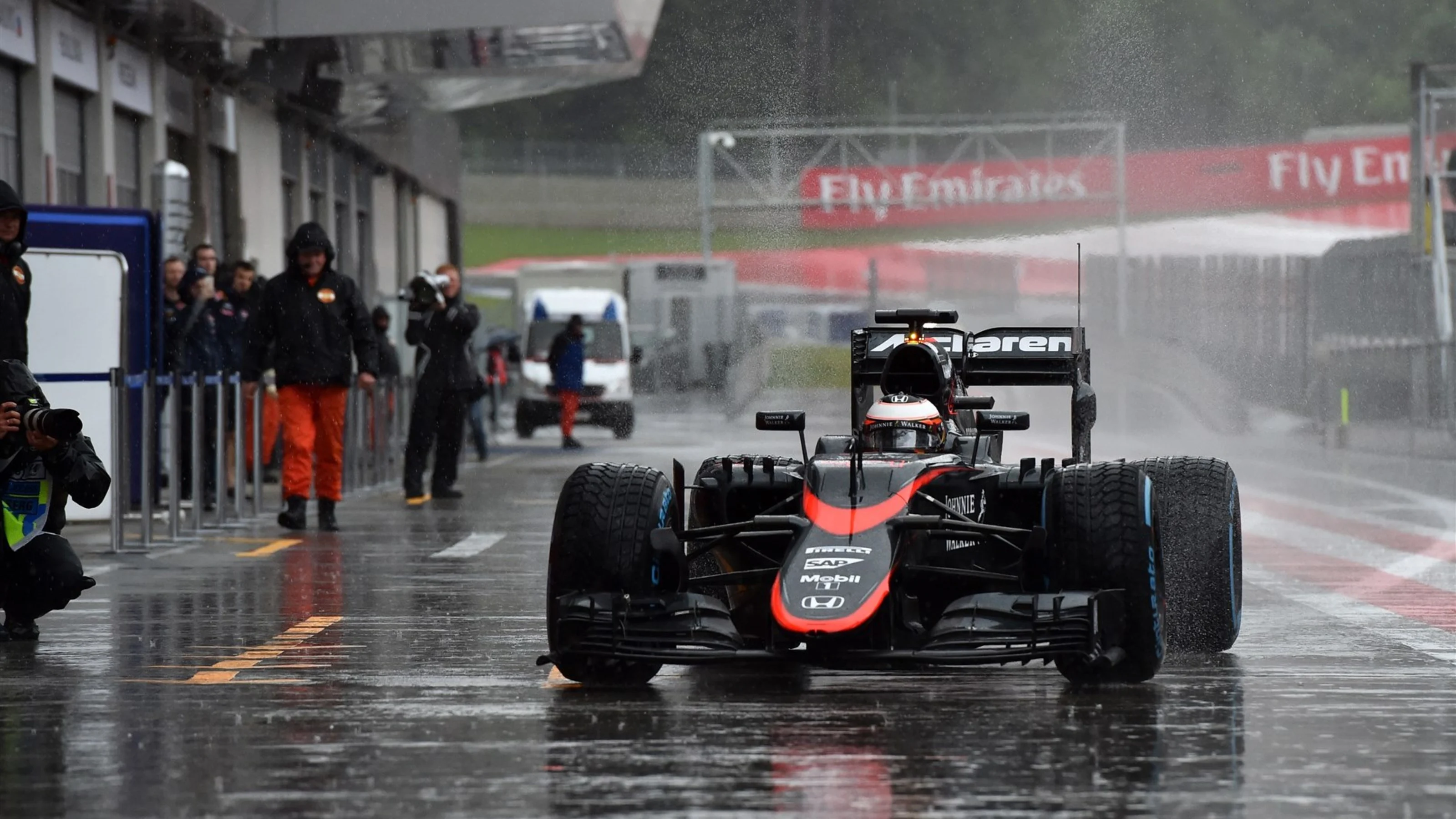 Stoffel Vandoorne (BEL) McLaren MP4-30 at Formula One Testing, Day One, Spielberg, Austria, Tuesday