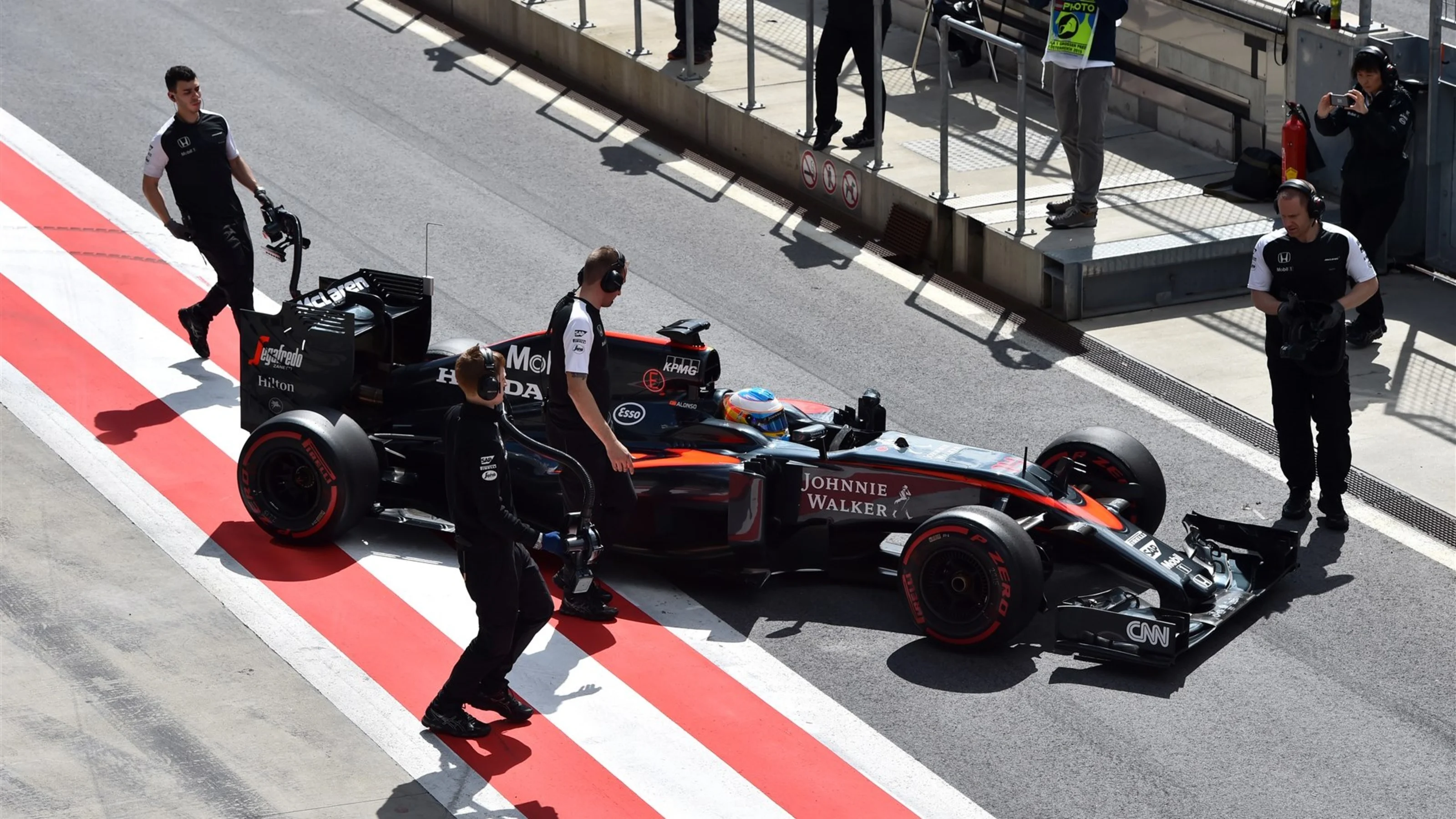 Fernando Alonso (ESP) McLaren MP4-30 at Formula One Testing, Day Two, Spielberg, Austria, Wednesday