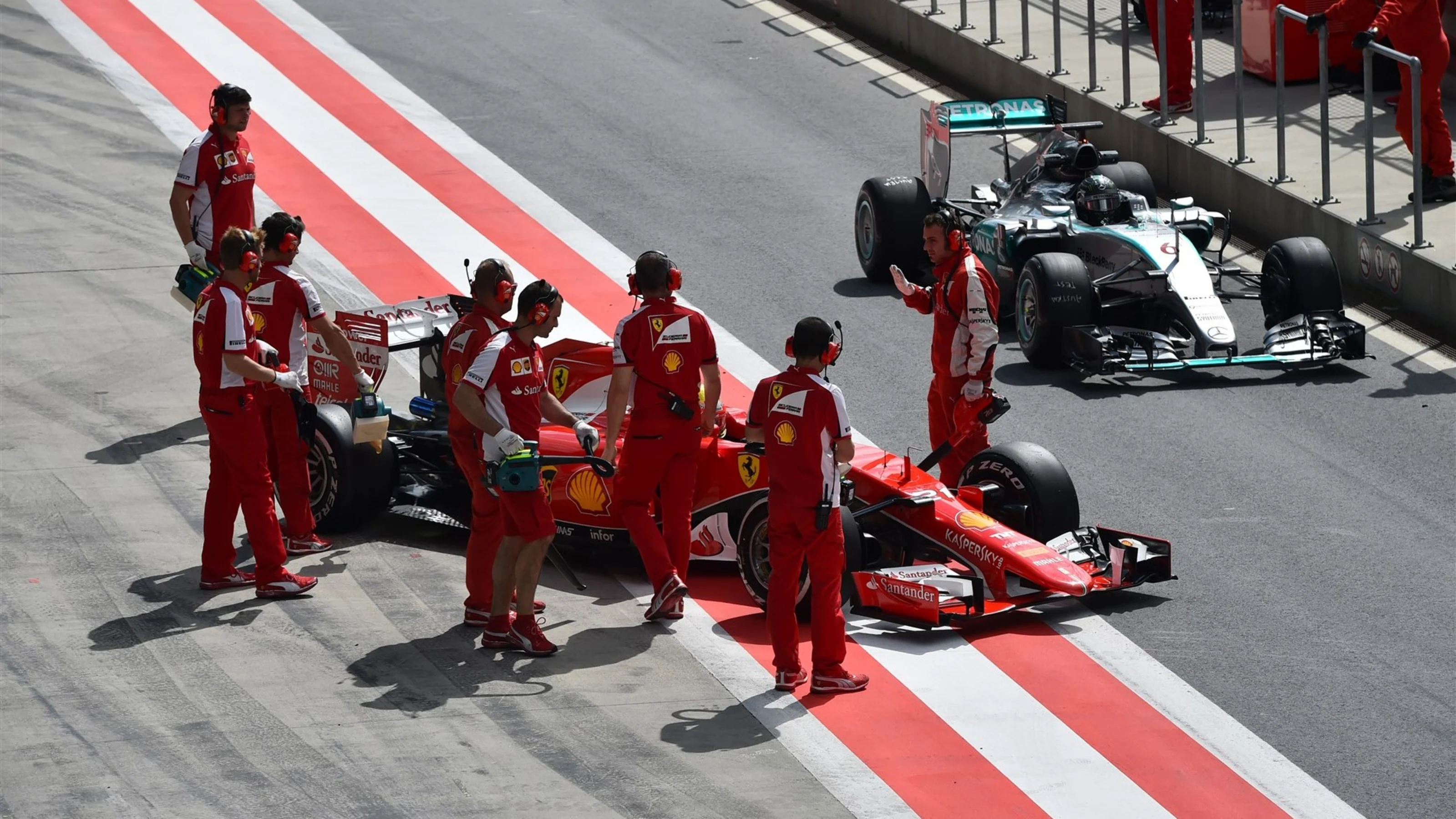 Esteban Gutierrez (MEX) Ferrari SF15-T Test Driver and Nico Rosberg (GER) Mercedes AMG F1 W06 at