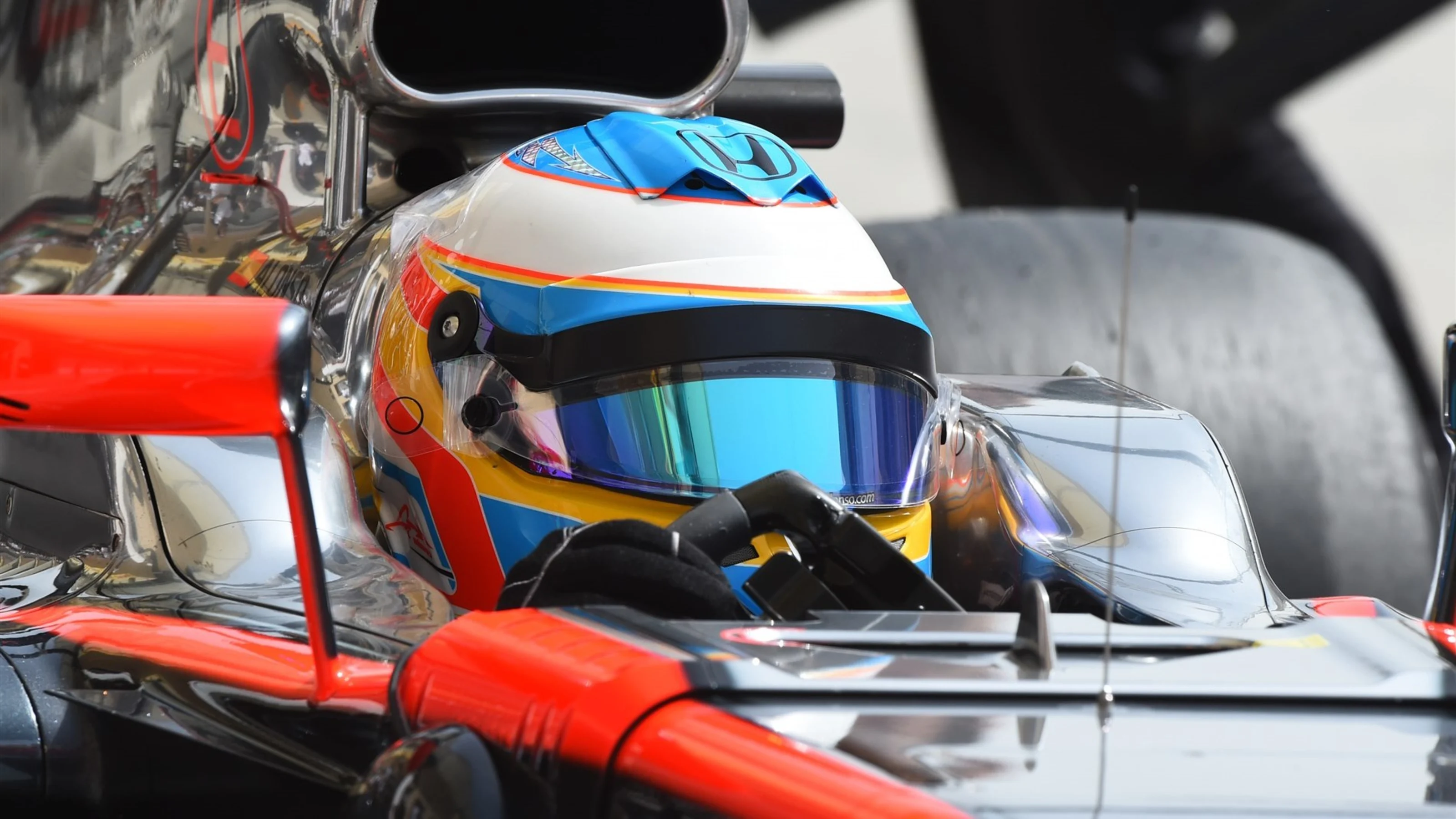 Fernando Alonso (ESP) McLaren MP4-30 at Formula One World Championship, Rd4, Bahrain Grand Prix