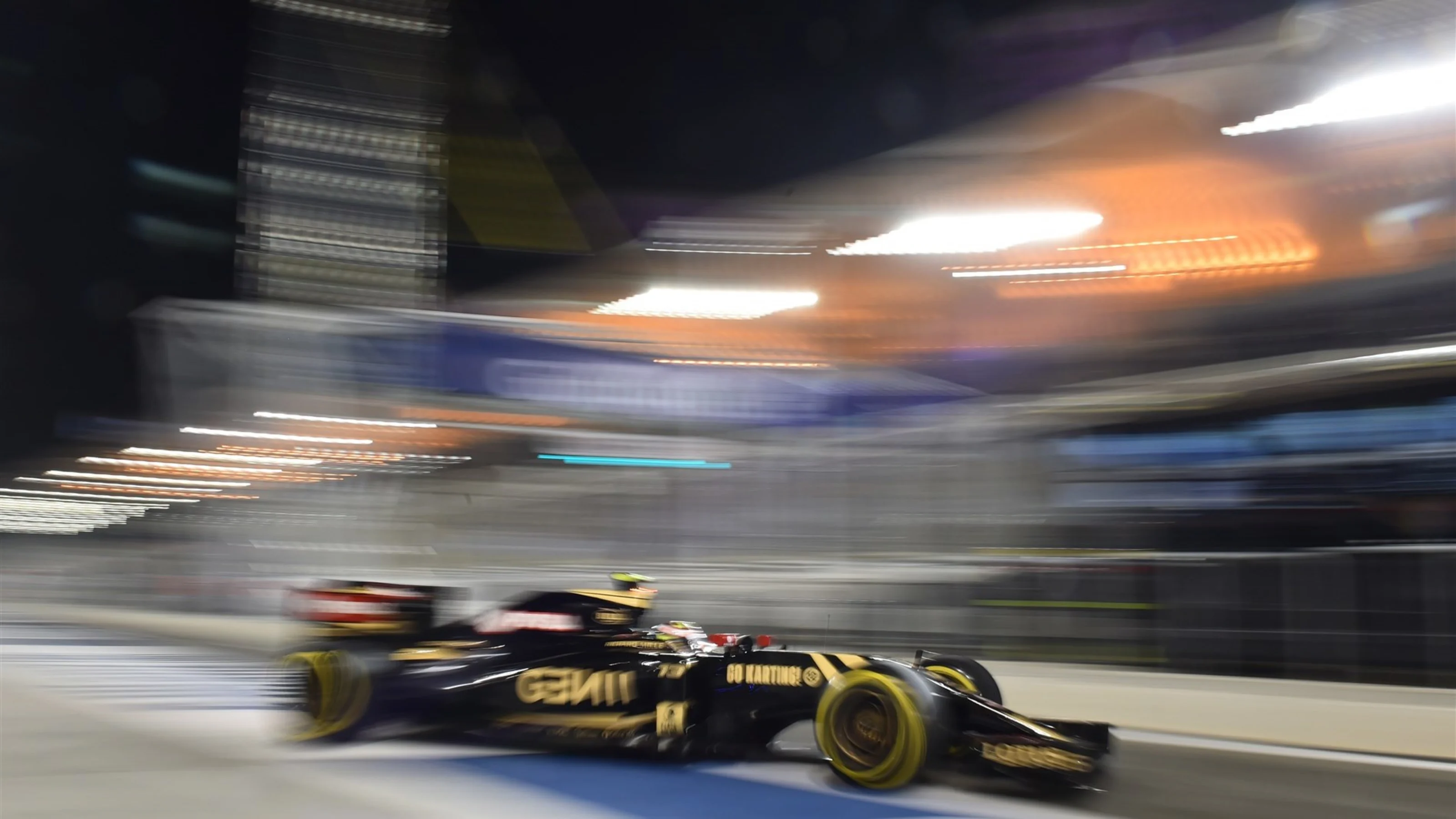 Romain Grosjean (FRA) Lotus E23 Hybrid at Formula One World Championship, Rd4, Bahrain Grand Prix