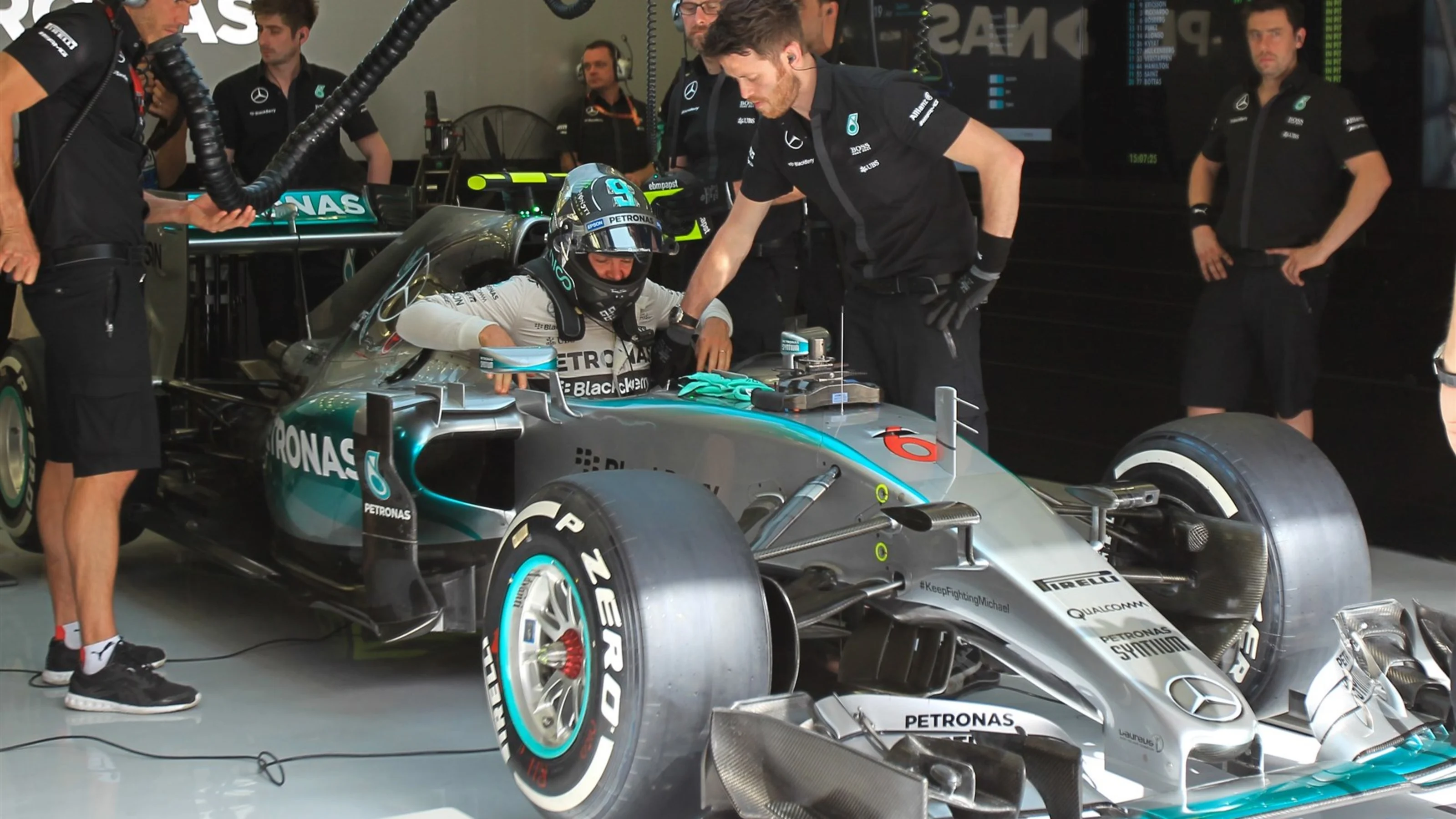 Nico Rosberg (GER) Mercedes AMG F1 W06 at Formula One World Championship, Rd4, Bahrain Grand Prix