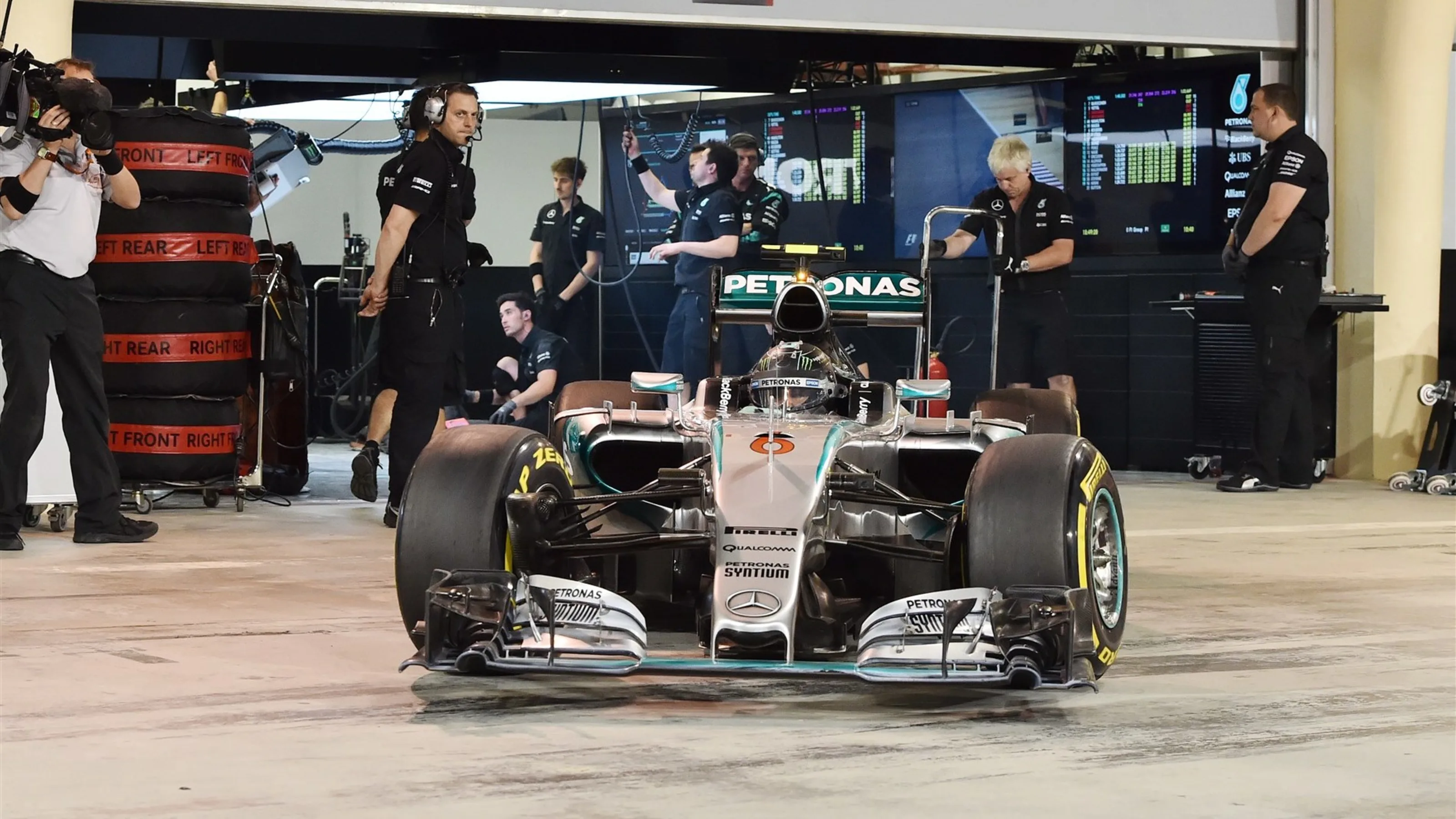 Nico Rosberg (GER) Mercedes AMG F1 W06 at Formula One World Championship, Rd4, Bahrain Grand Prix