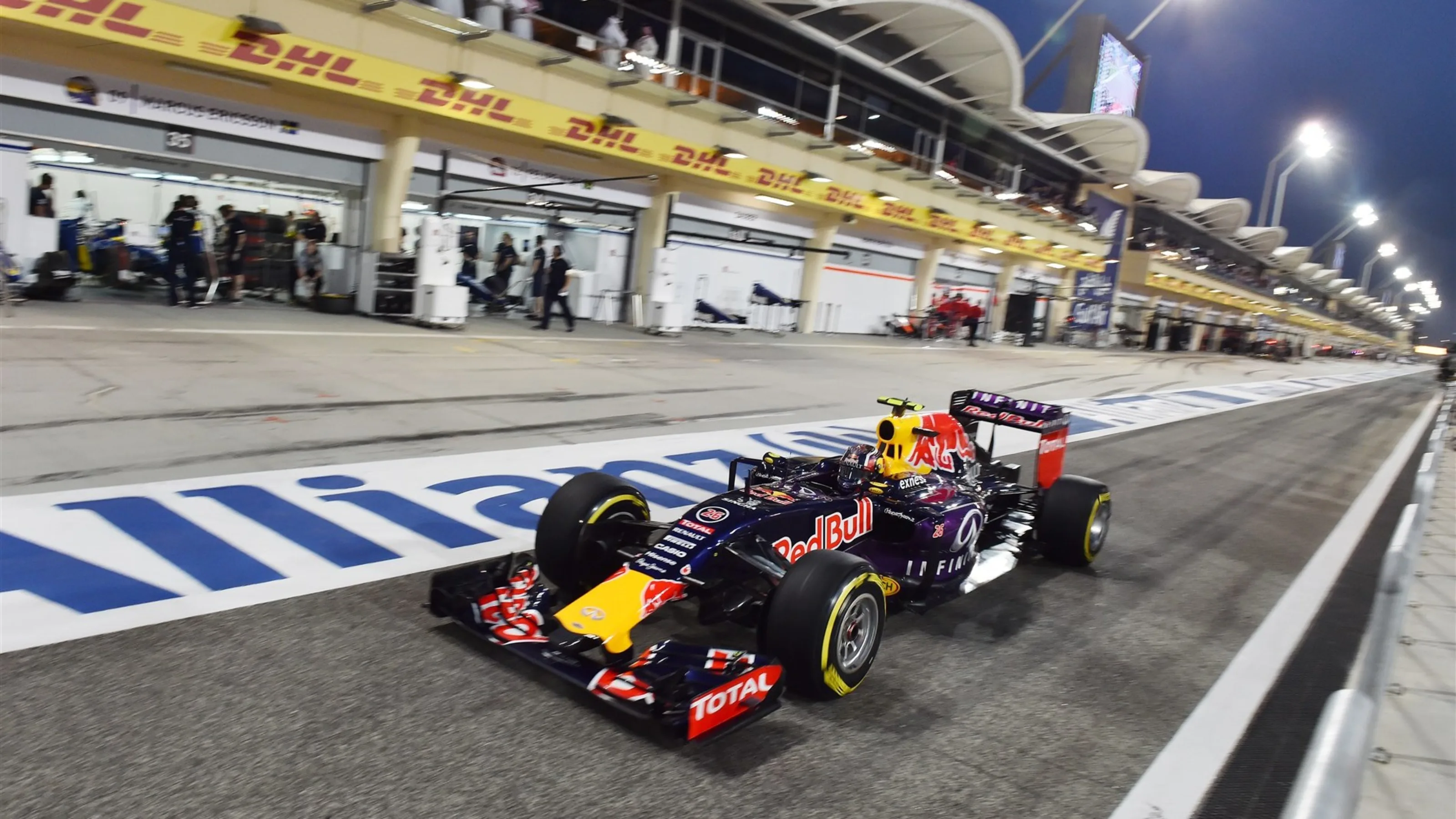 Daniel Ricciardo (AUS) Red Bull Racing RB11 at Formula One World Championship, Rd4, Bahrain Grand