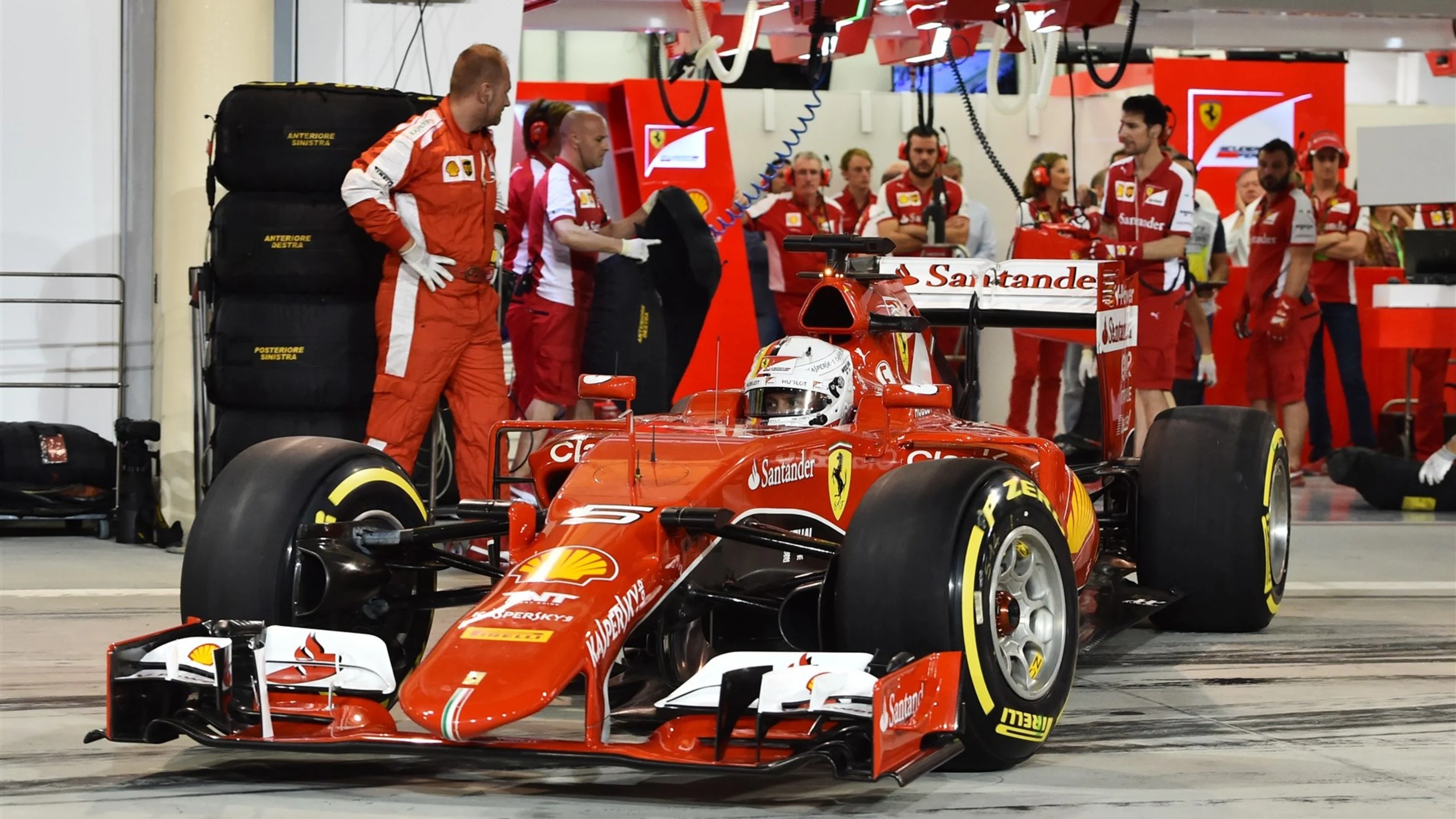 Sebastian Vettel (GER) Ferrari SF15-T at Formula One World Championship, Rd4, Bahrain Grand Prix