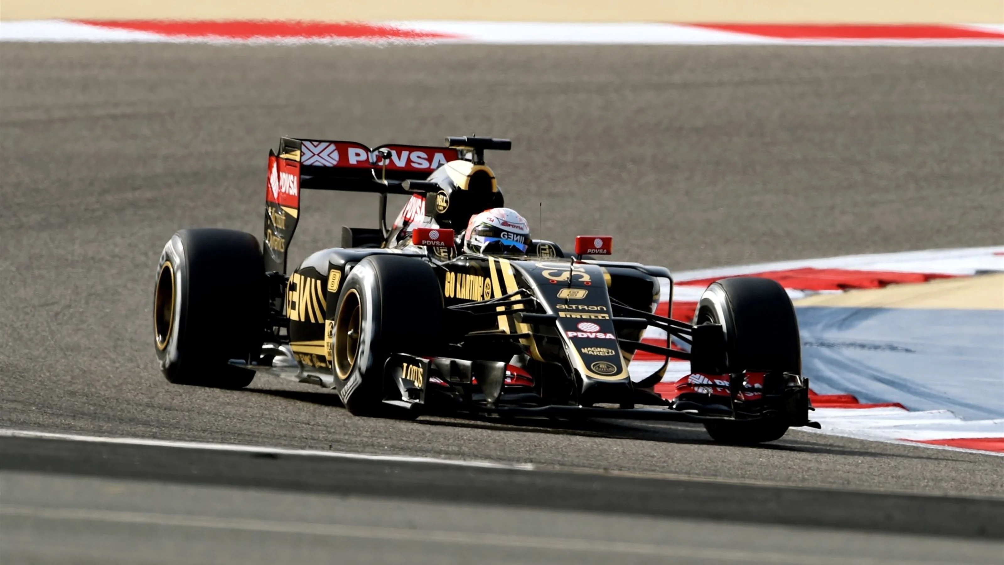 Romain Grosjean (FRA) Lotus E23 Hybrid at Formula One World Championship, Rd4, Bahrain Grand Prix