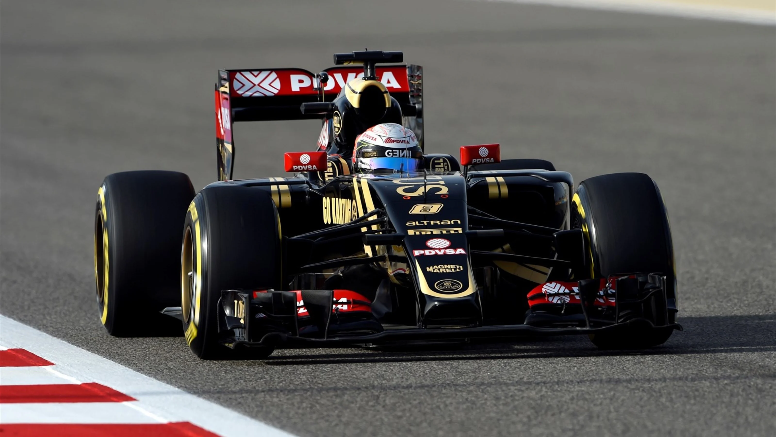 Romain Grosjean (FRA) Lotus E23 Hybrid at Formula One World Championship, Rd4, Bahrain Grand Prix