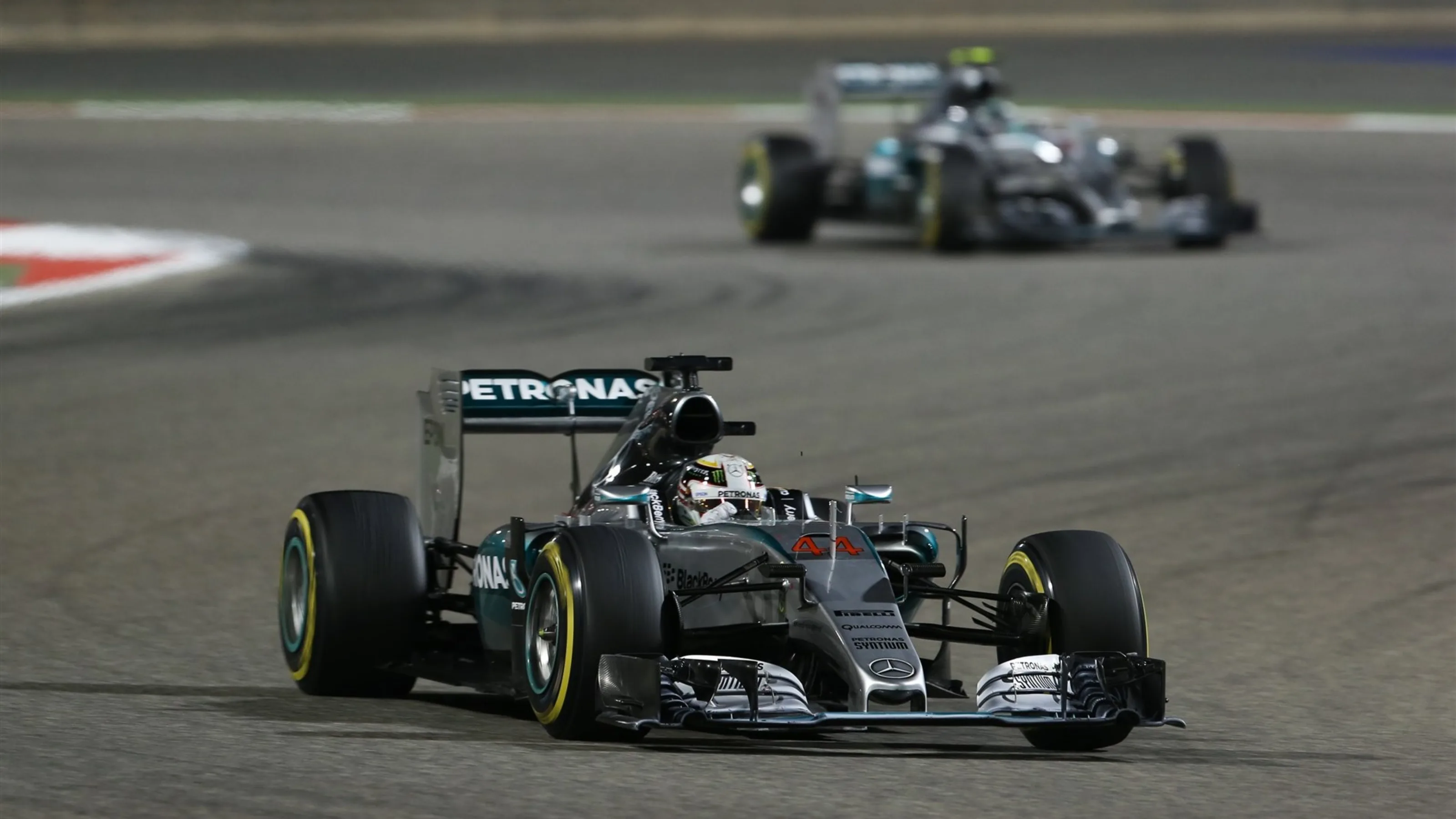 Lewis Hamilton (GBR) Mercedes AMG F1 W06 at Formula One World Championship, Rd4, Bahrain Grand Prix