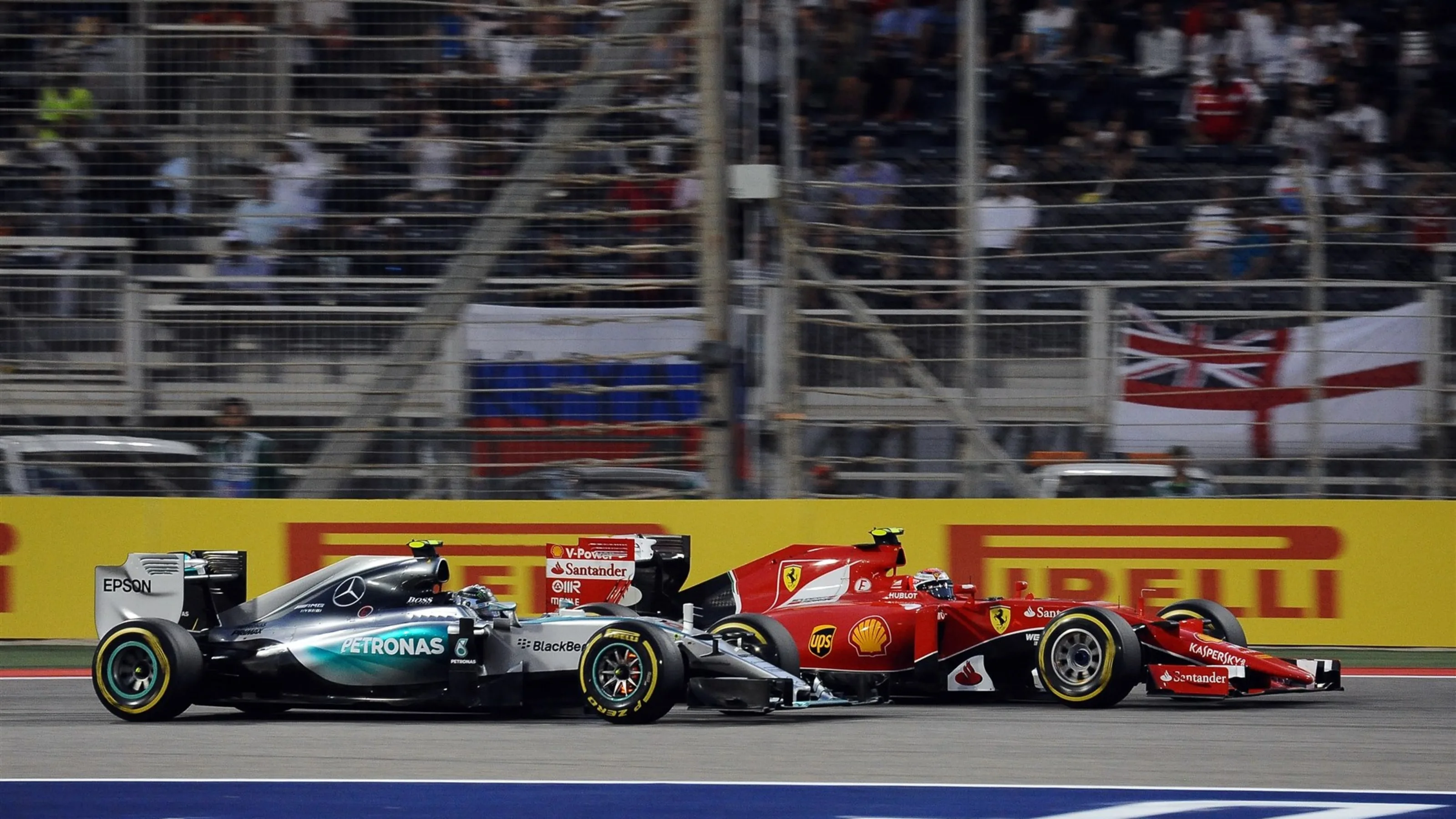 Nico Rosberg (GER) Mercedes AMG F1 W06 and Kimi Raikkonen (FIN) Ferrari SF15-T battle at Formula