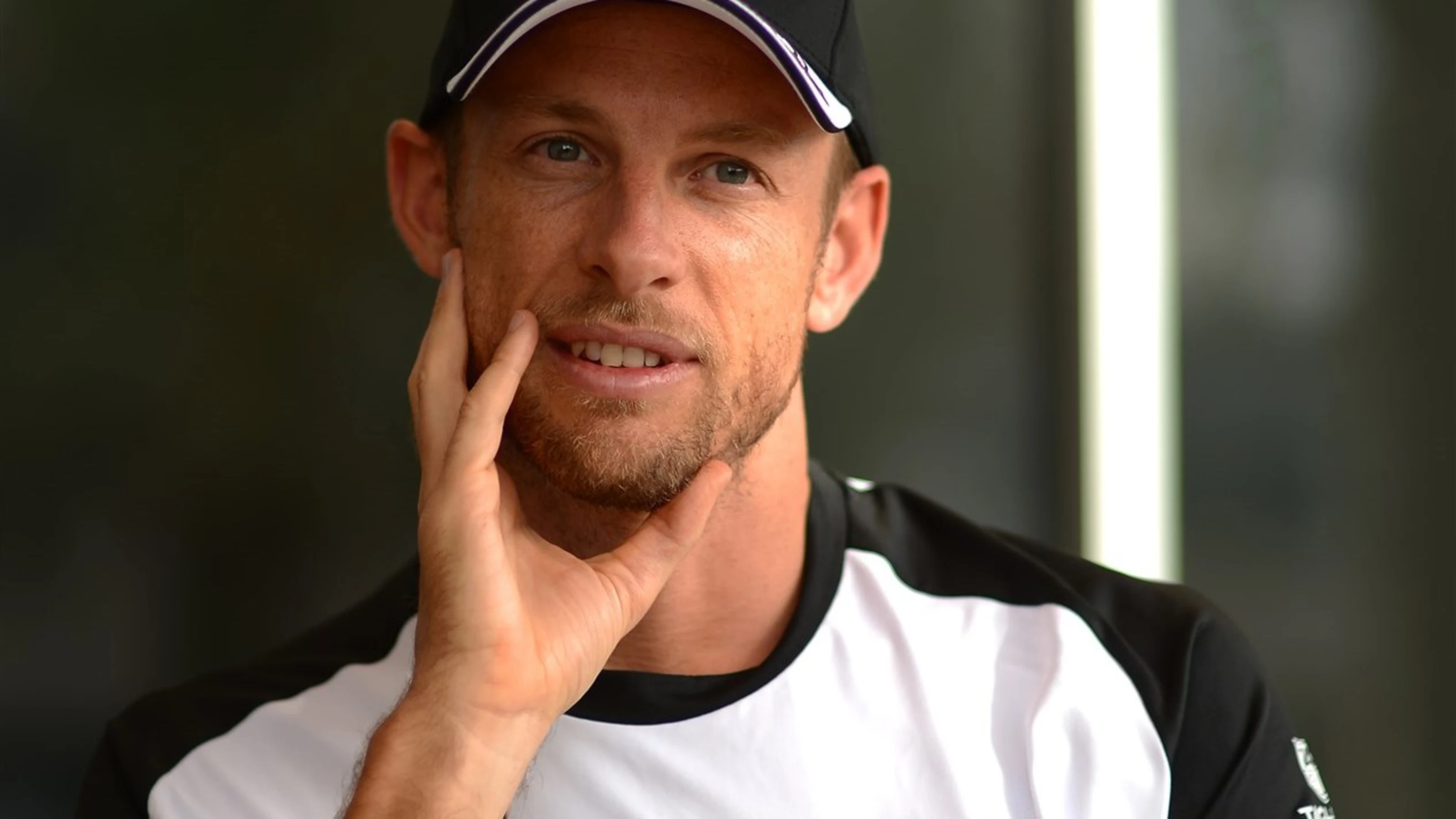 Jenson Button (GBR) McLaren at Formula One World Championship, Rd4, Bahrain Grand Prix