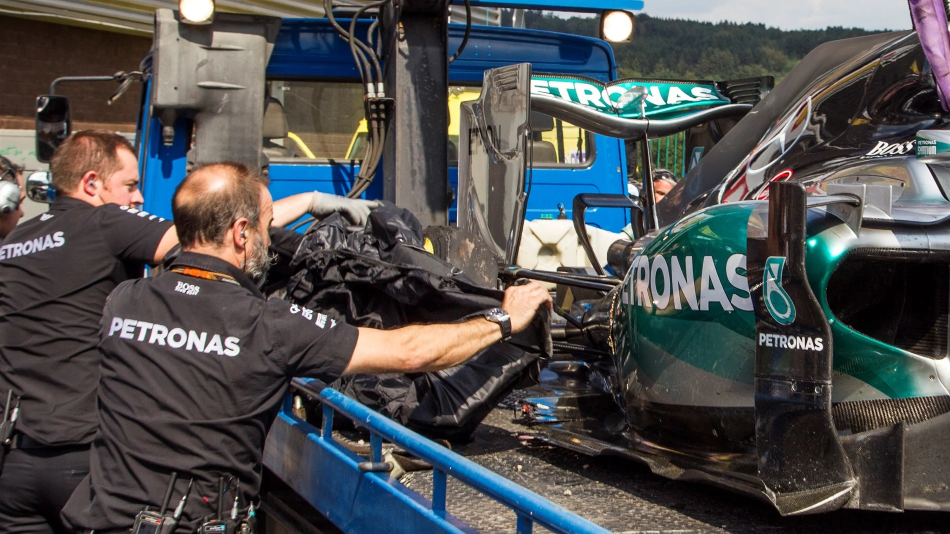 The car of Nico Rosberg (GER) Mercedes AMG F1 W06 is recovered after suffering a Pirelli tyre blow