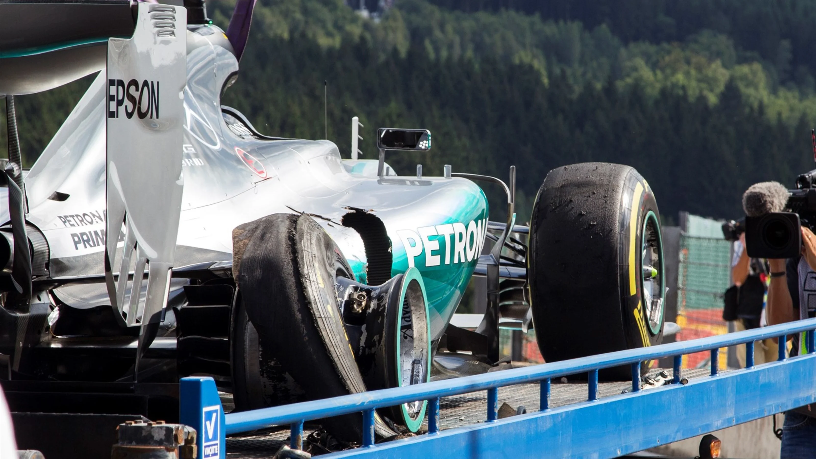 The car of Nico Rosberg (GER) Mercedes AMG F1 W06 is recovered after suffering a Pirelli tyre blow