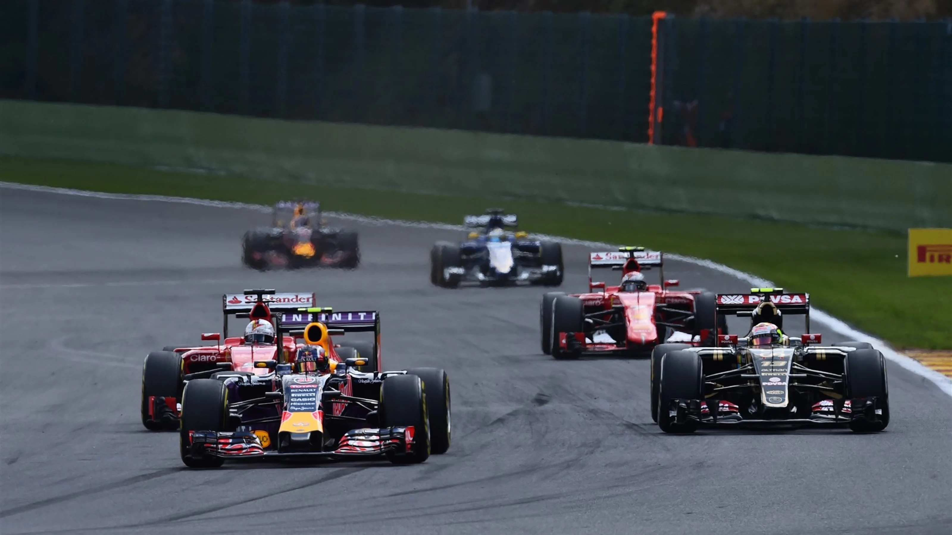 Daniel Ricciardo (AUS) Red Bull Racing RB11 leads Sebastian Vettel (GER) Ferrari SF15-T and Pastor
