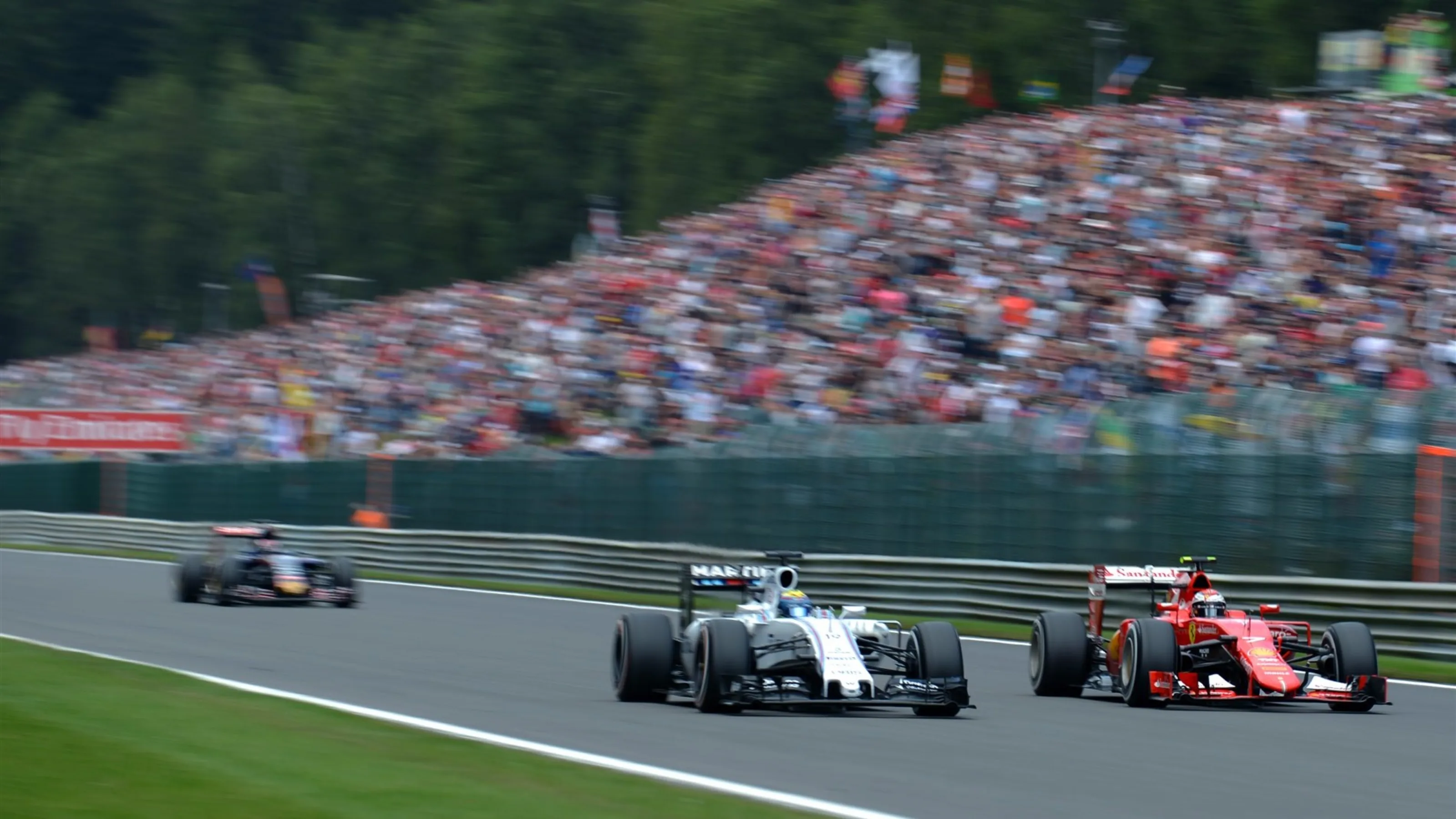 Felipe Massa (BRA) Williams FW37 and Kimi Raikkonen (FIN) Ferrari SF15-T battle at Formula One