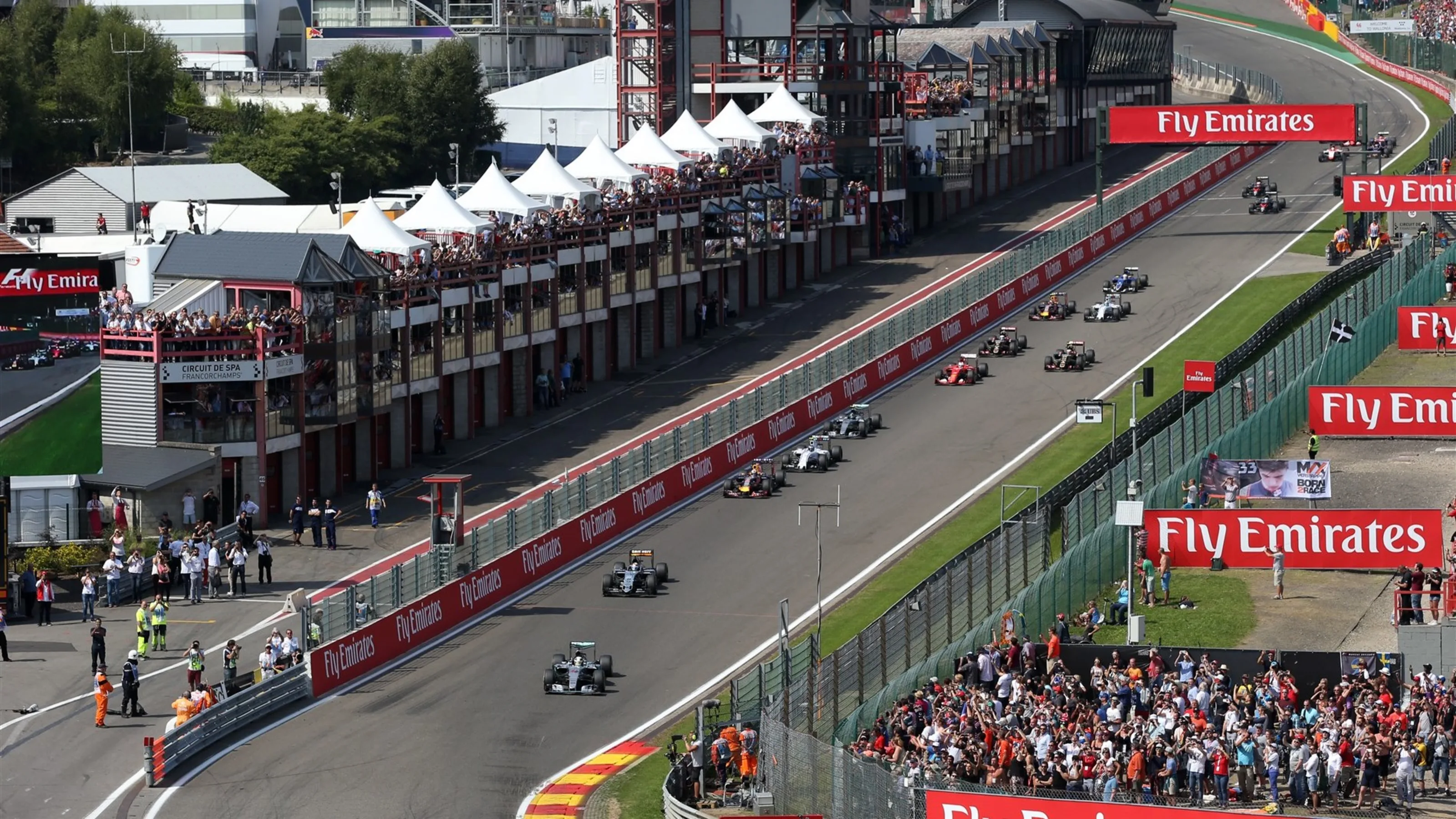 Lewis Hamilton (GBR) Mercedes AMG F1 W06 leads at the start of the race at Formula One World