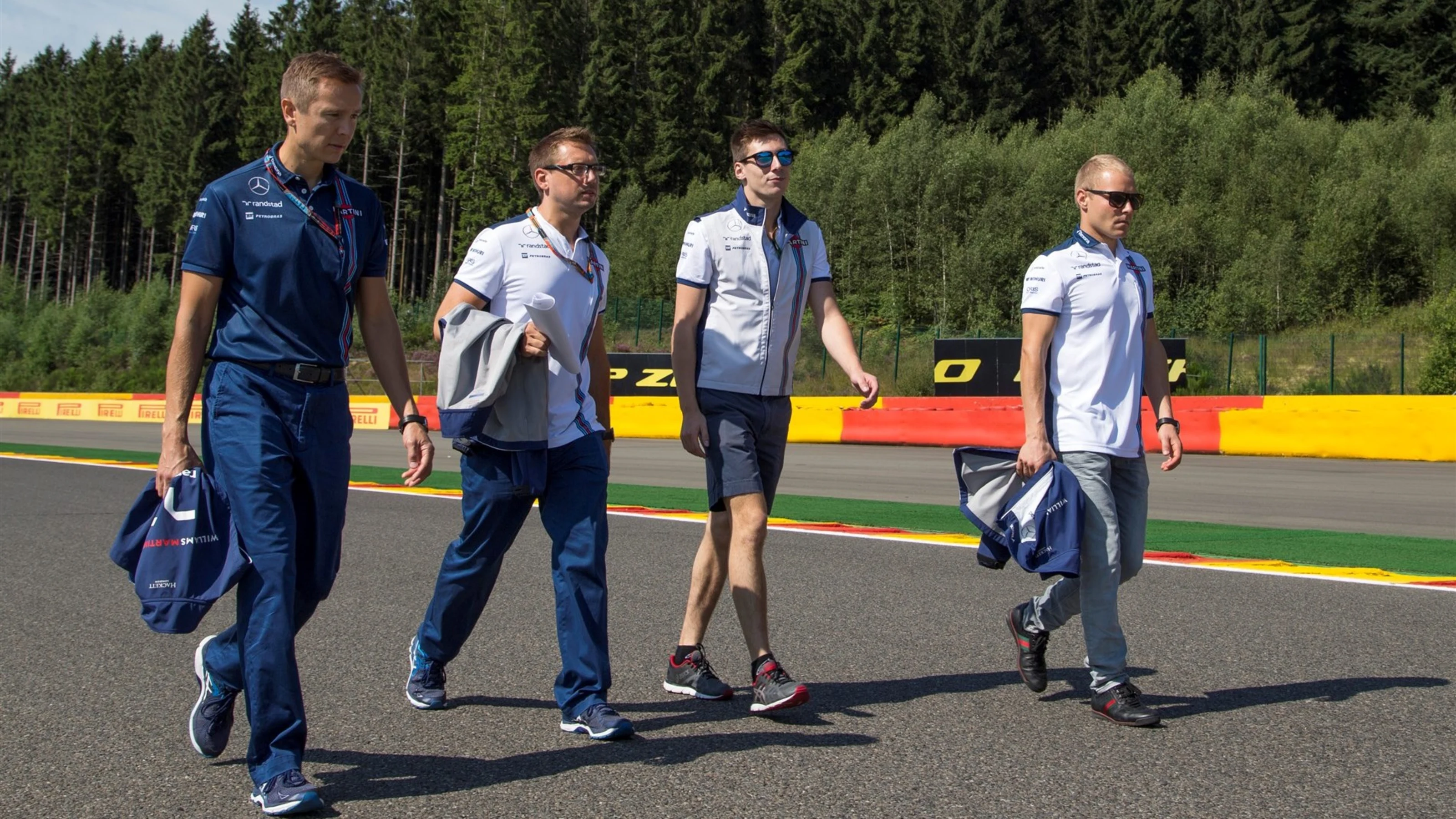 Valtteri Bottas (FIN) Williams walks the track with Alex Lynn (GBR) Williams Test and Development