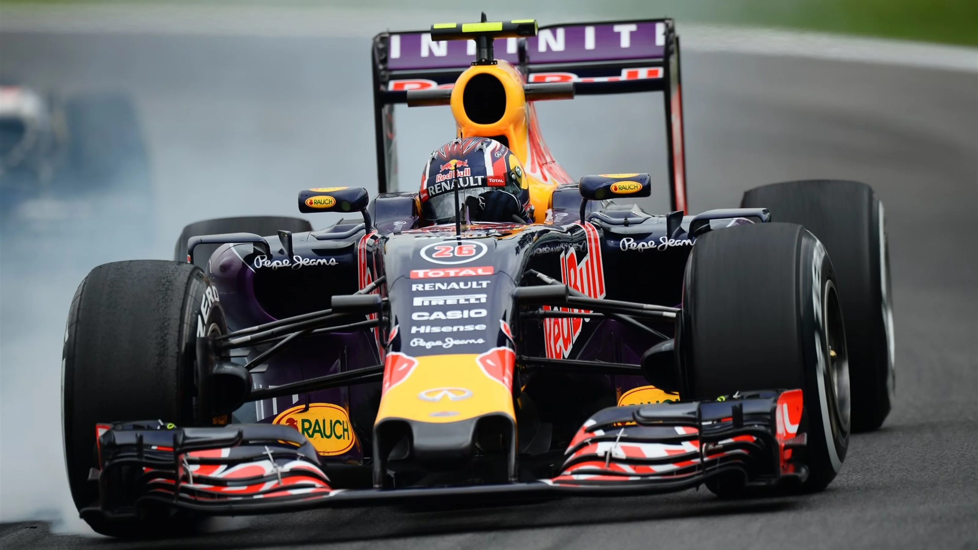 Daniil Kvyat (RUS) Red Bull Racing RB11 locks up at Formula One World Championship, Rd18, Brazilian