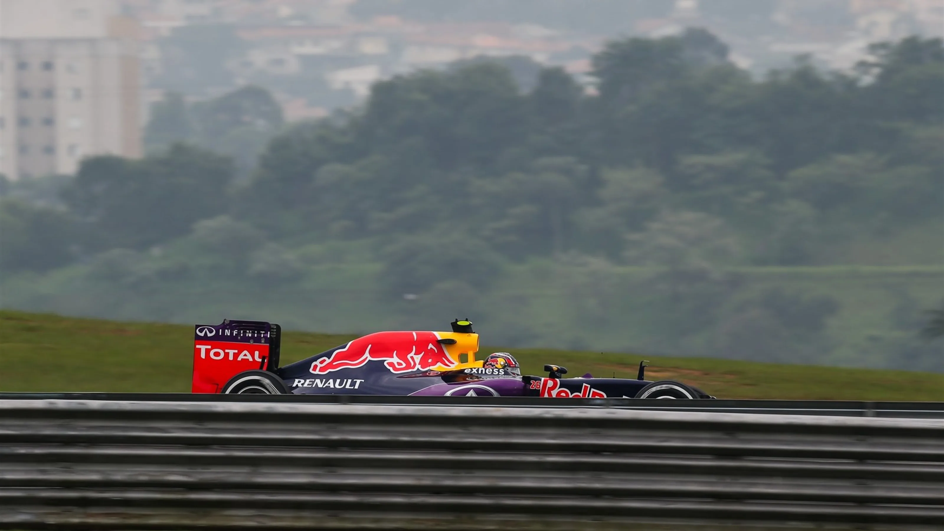 Daniil Kvyat (RUS) Red Bull Racing RB11 at Formula One World Championship, Rd18, Brazilian Grand