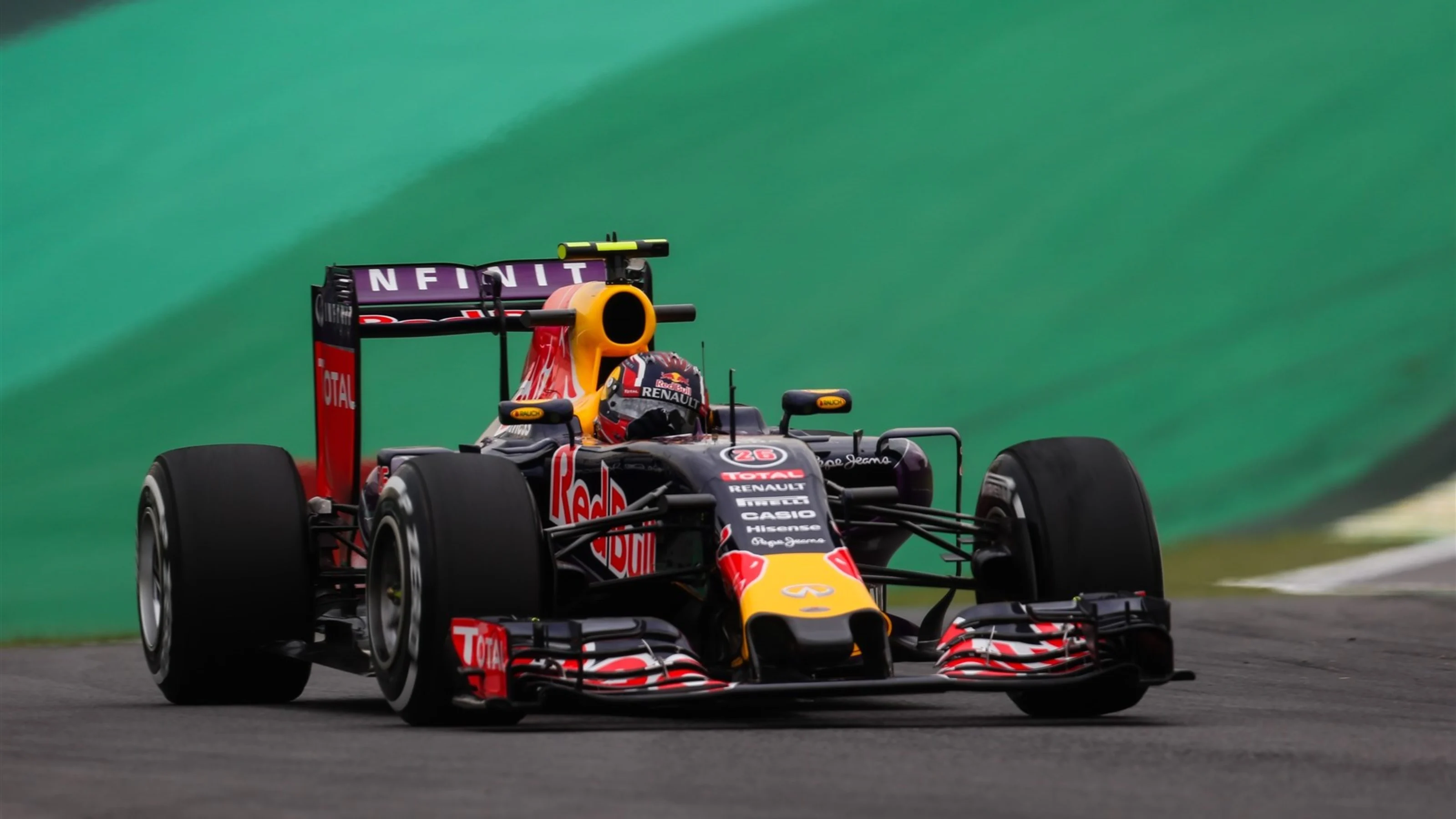Daniil Kvyat (RUS) Red Bull Racing RB11 at Formula One World Championship, Rd18, Brazilian Grand