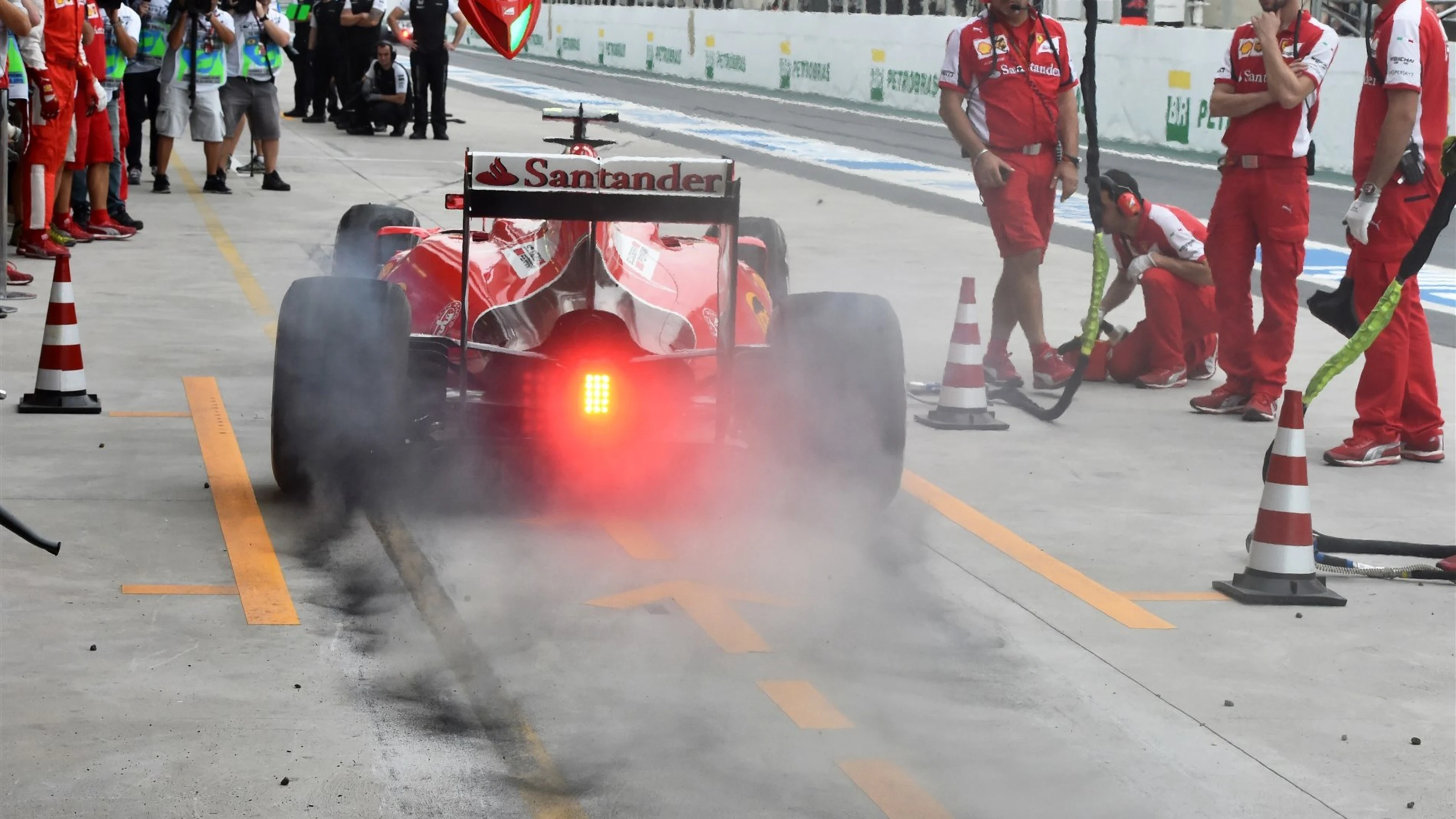 Kimi Raikkonen (FIN) Ferrari SF15-T and tyre smoke at Formula One World Championship, Rd18,