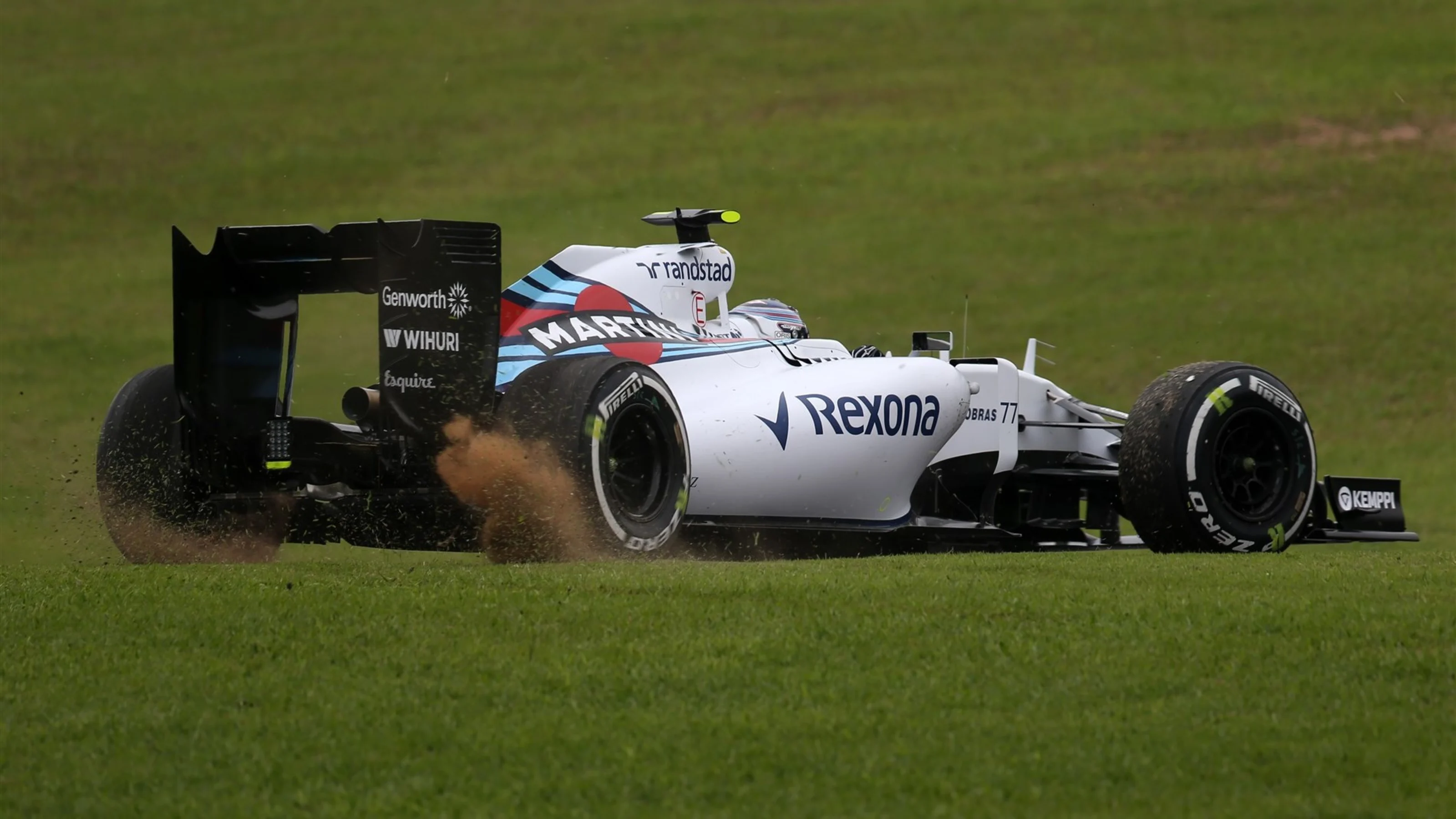 Valtteri Bottas (FIN) Williams FW37 runs wide at Formula One World Championship, Rd18, Brazilian