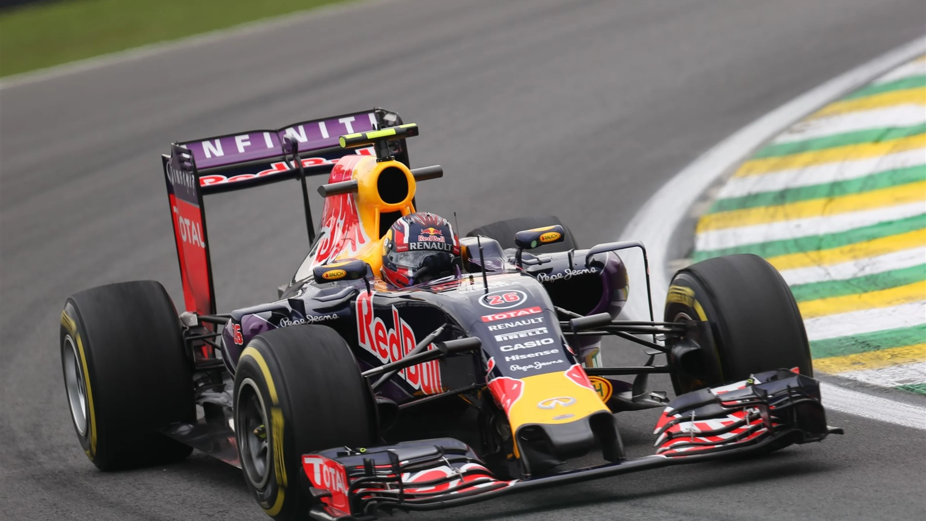 Daniil Kvyat (RUS) Red Bull Racing RB11 at Formula One World Championship, Rd18, Brazilian Grand