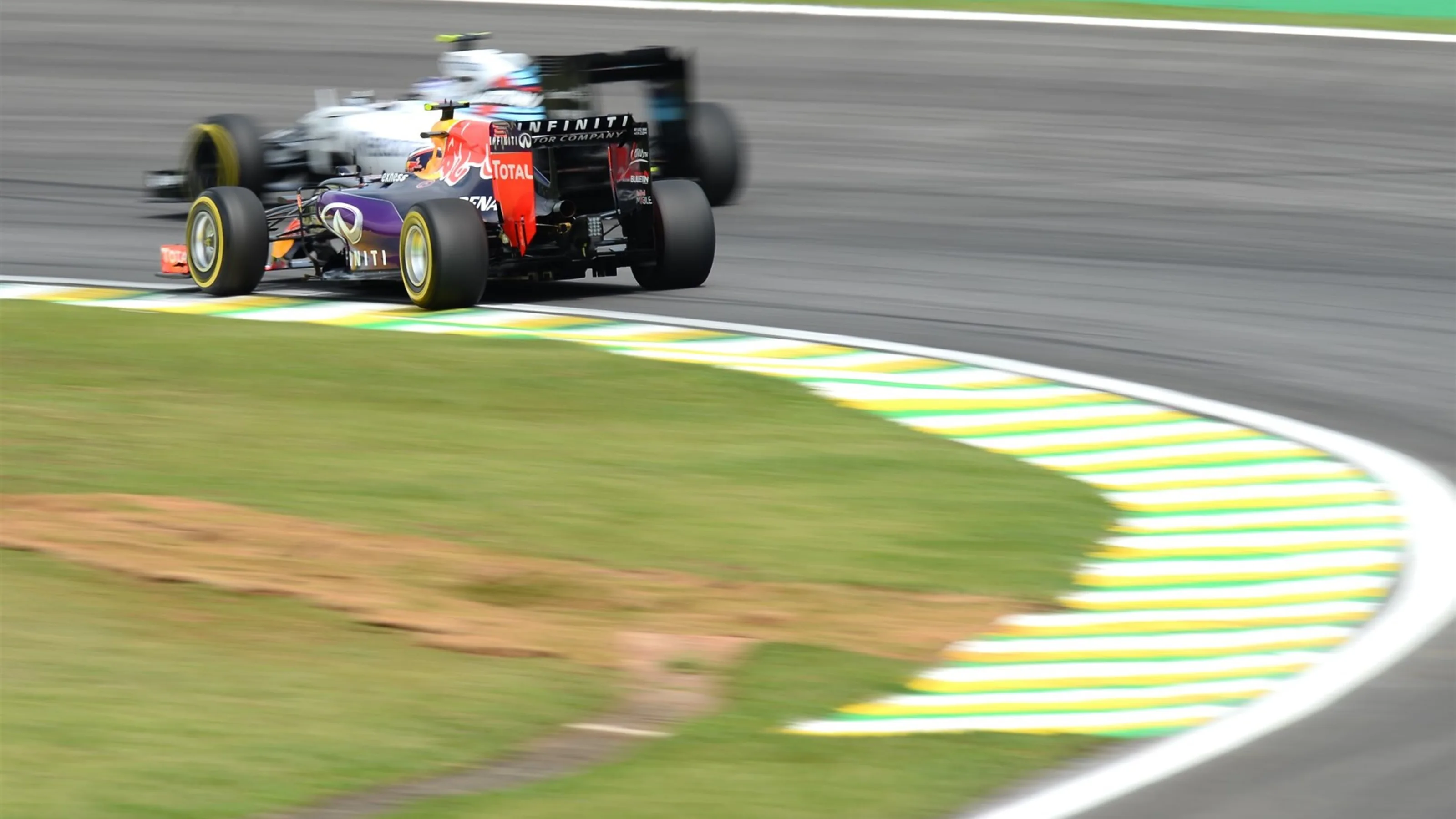 Daniil Kvyat (RUS) Red Bull Racing RB11 at Formula One World Championship, Rd18, Brazilian Grand