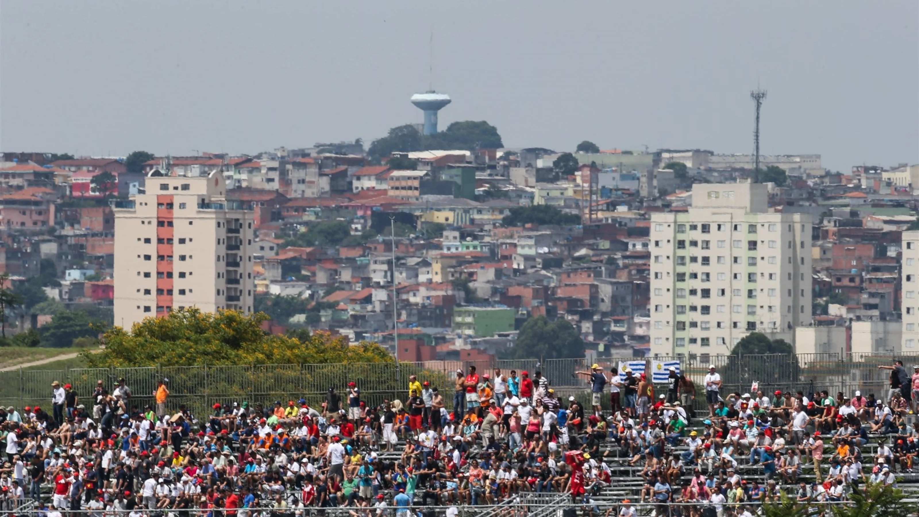 Fans at Formula One World Championship, Rd18, Brazilian Grand Prix, Qualifying, Interlagos, Sao