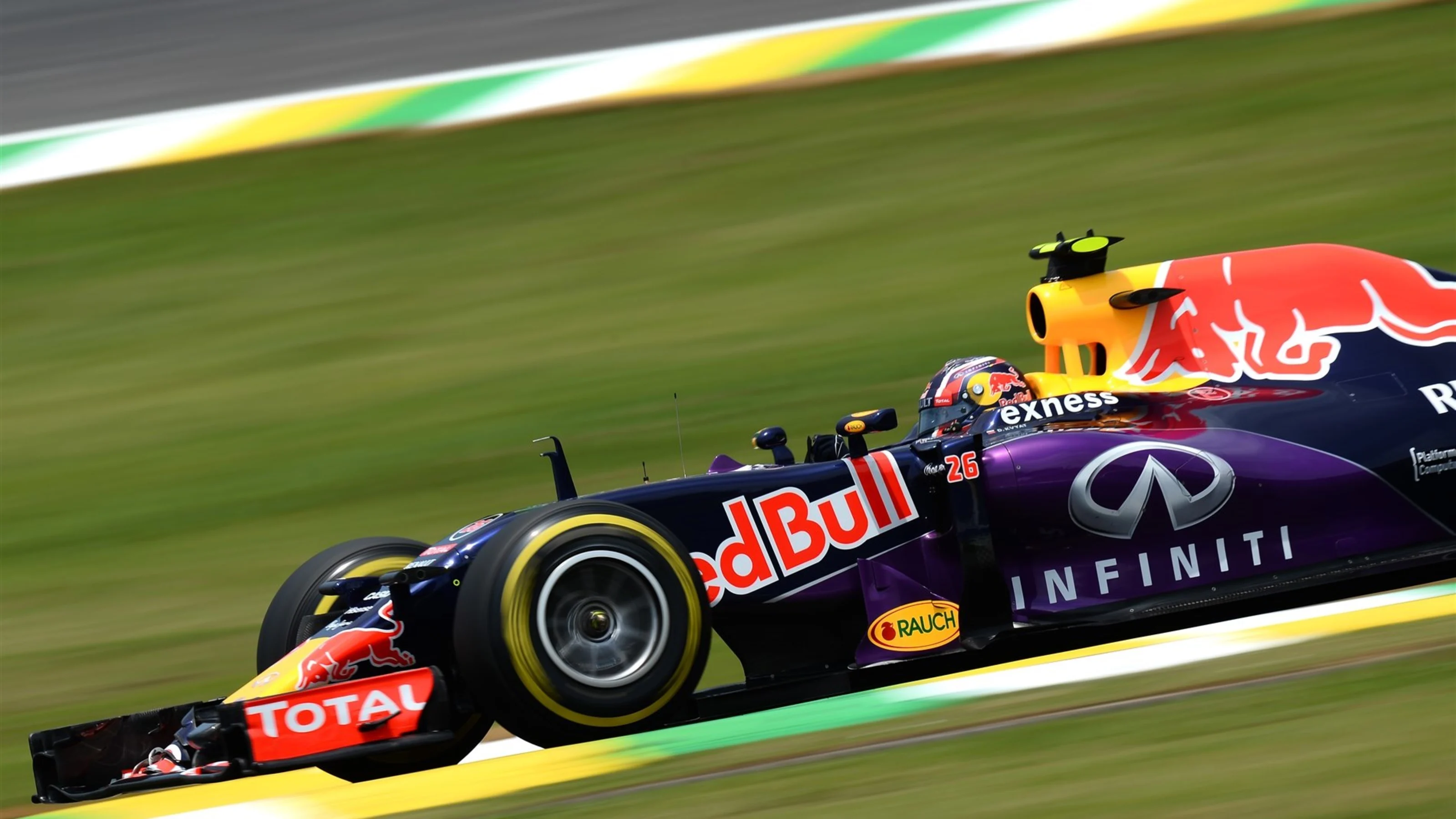 Daniil Kvyat (RUS) Red Bull Racing RB11 at Formula One World Championship, Rd18, Brazilian Grand