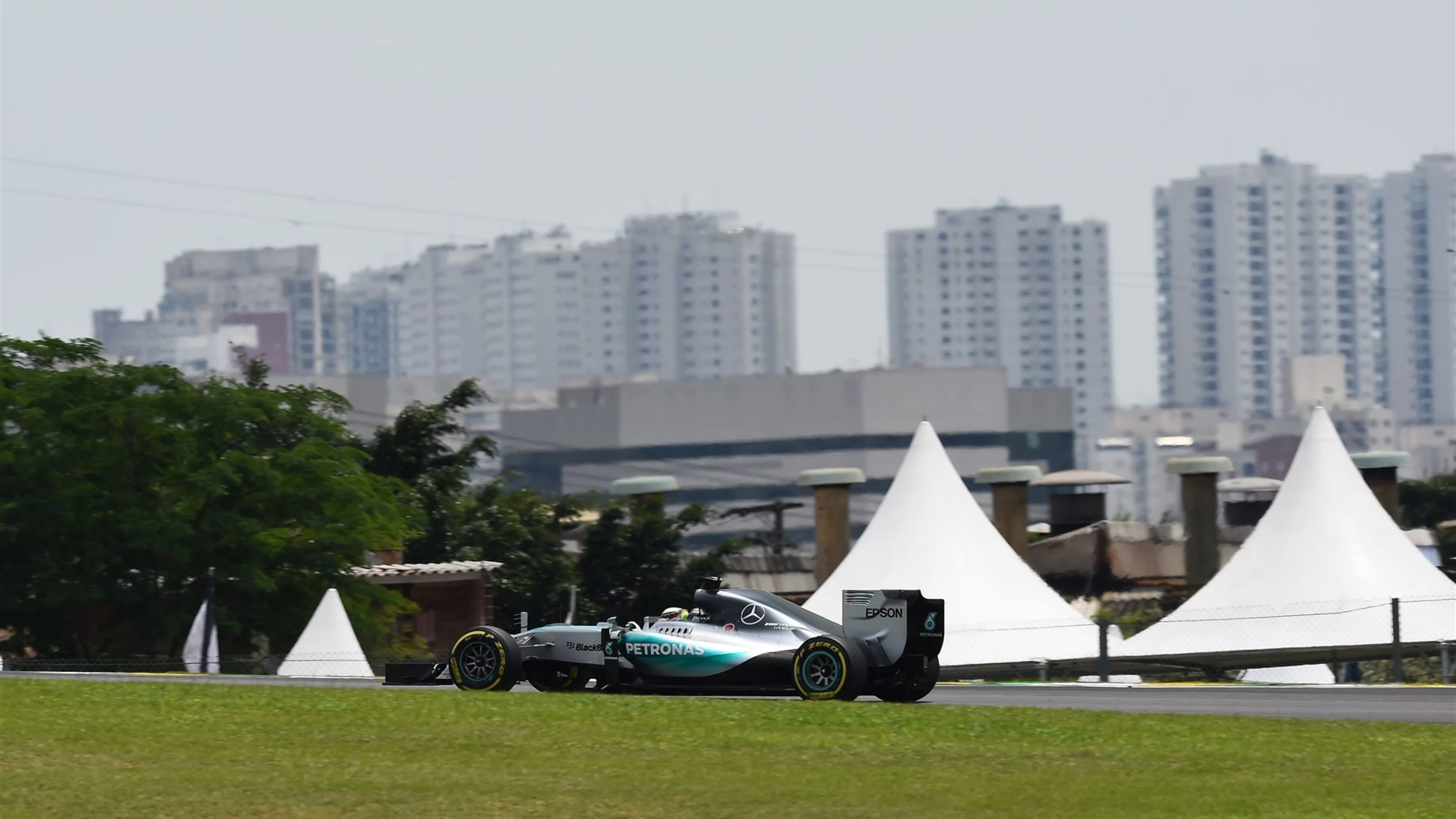 Lewis Hamilton (GBR) Mercedes AMG F1 W06 at Formula One World Championship, Rd18, Brazilian Grand