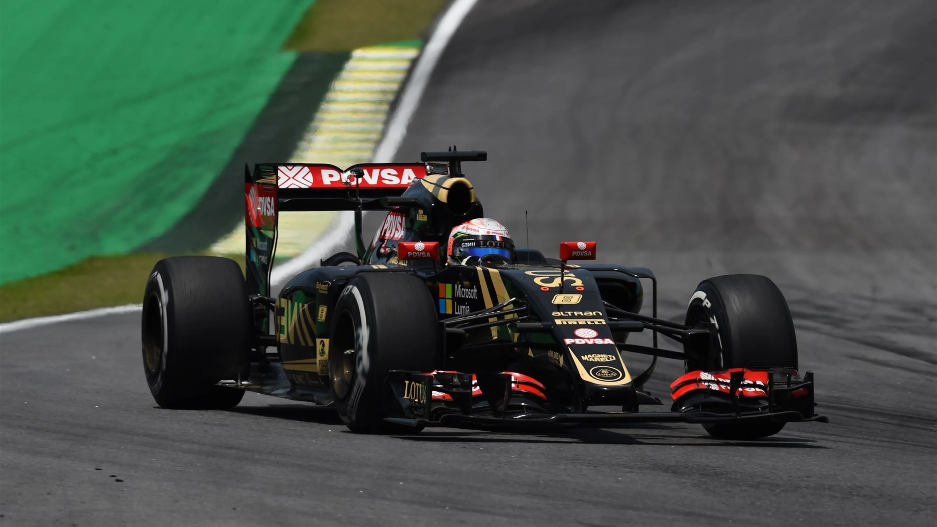 Romain Grosjean (FRA) Lotus E23 Hybrid at Formula One World Championship, Rd18, Brazilian Grand