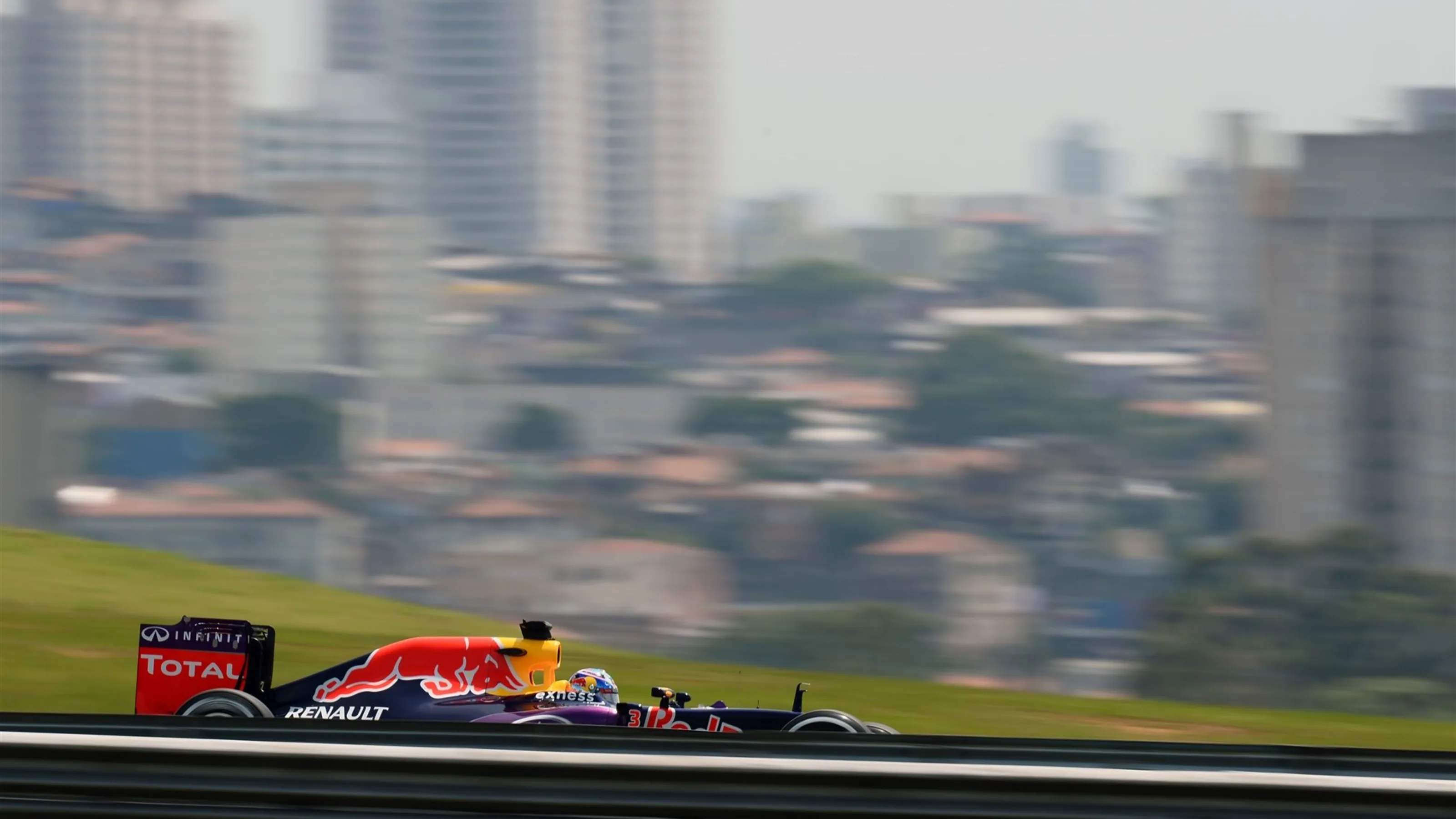 Daniel Ricciardo (AUS) Red Bull Racing RB11 at Formula One World Championship, Rd18, Brazilian