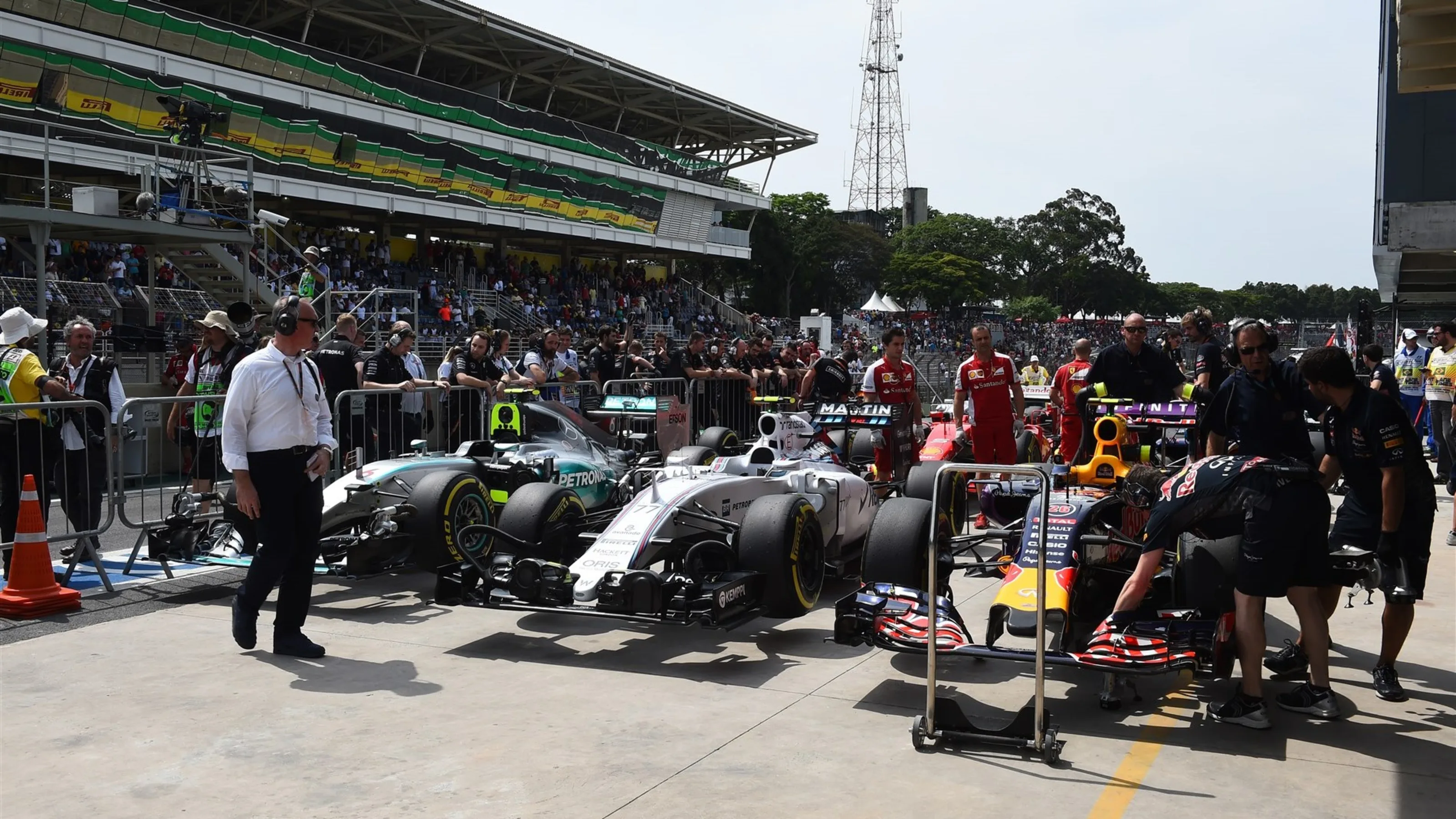 Cars in parc ferme at Formula One World Championship, Rd18, Brazilian Grand Prix, Qualifying,