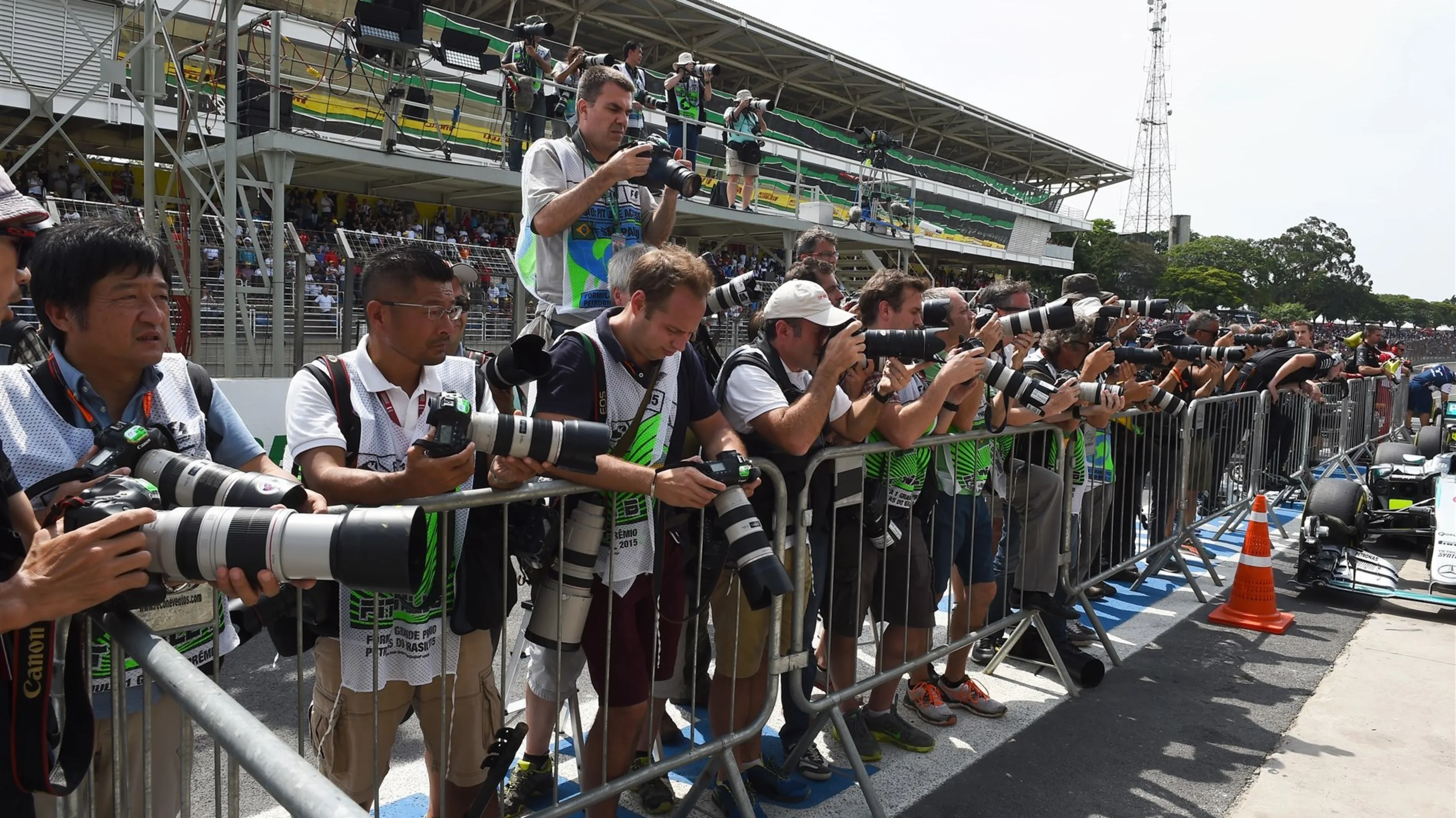 Photographers at Formula One World Championship, Rd18, Brazilian Grand Prix, Qualifying,