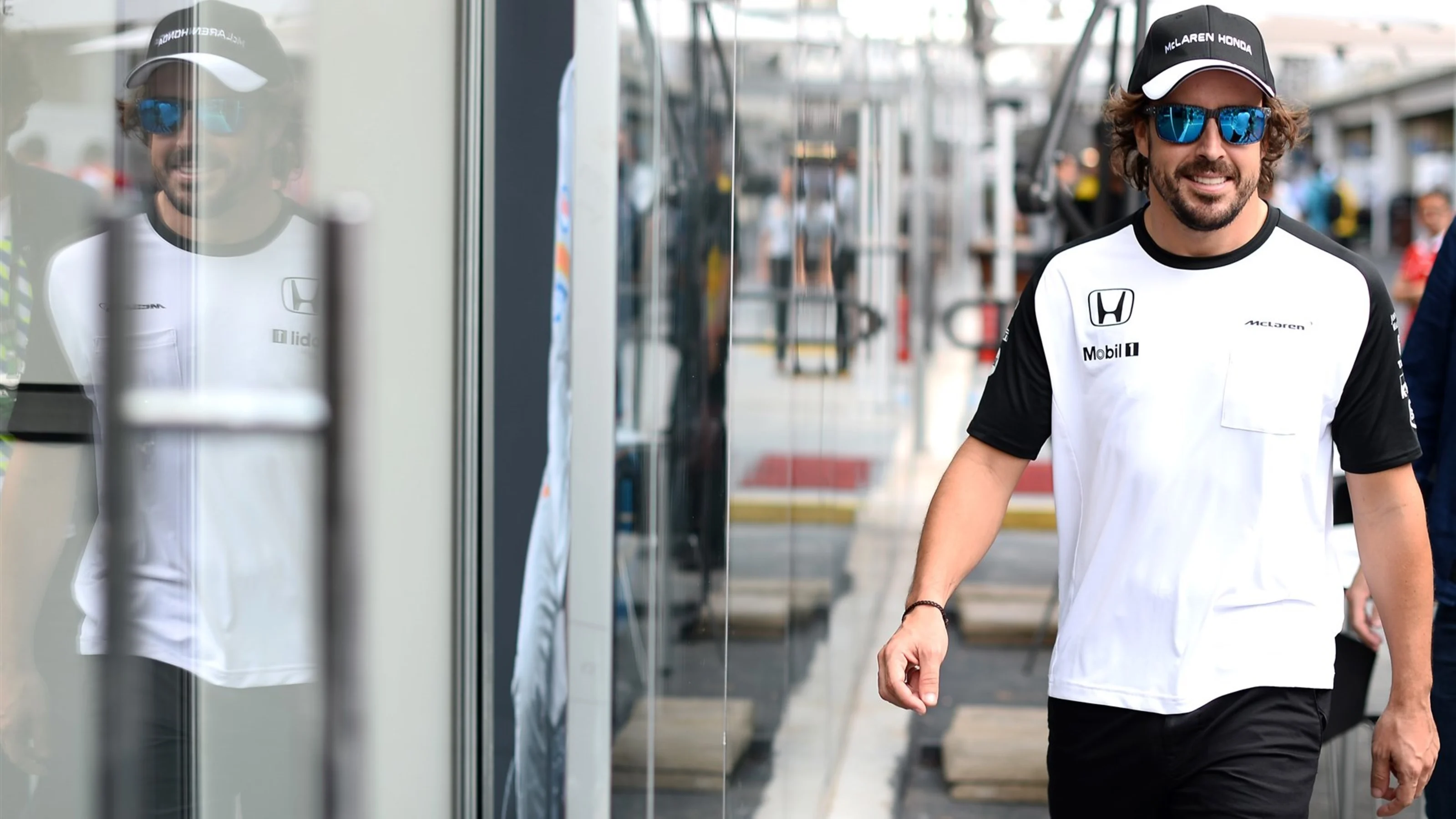 Fernando Alonso (ESP) McLaren at Formula One World Championship, Rd18, Brazilian Grand Prix,