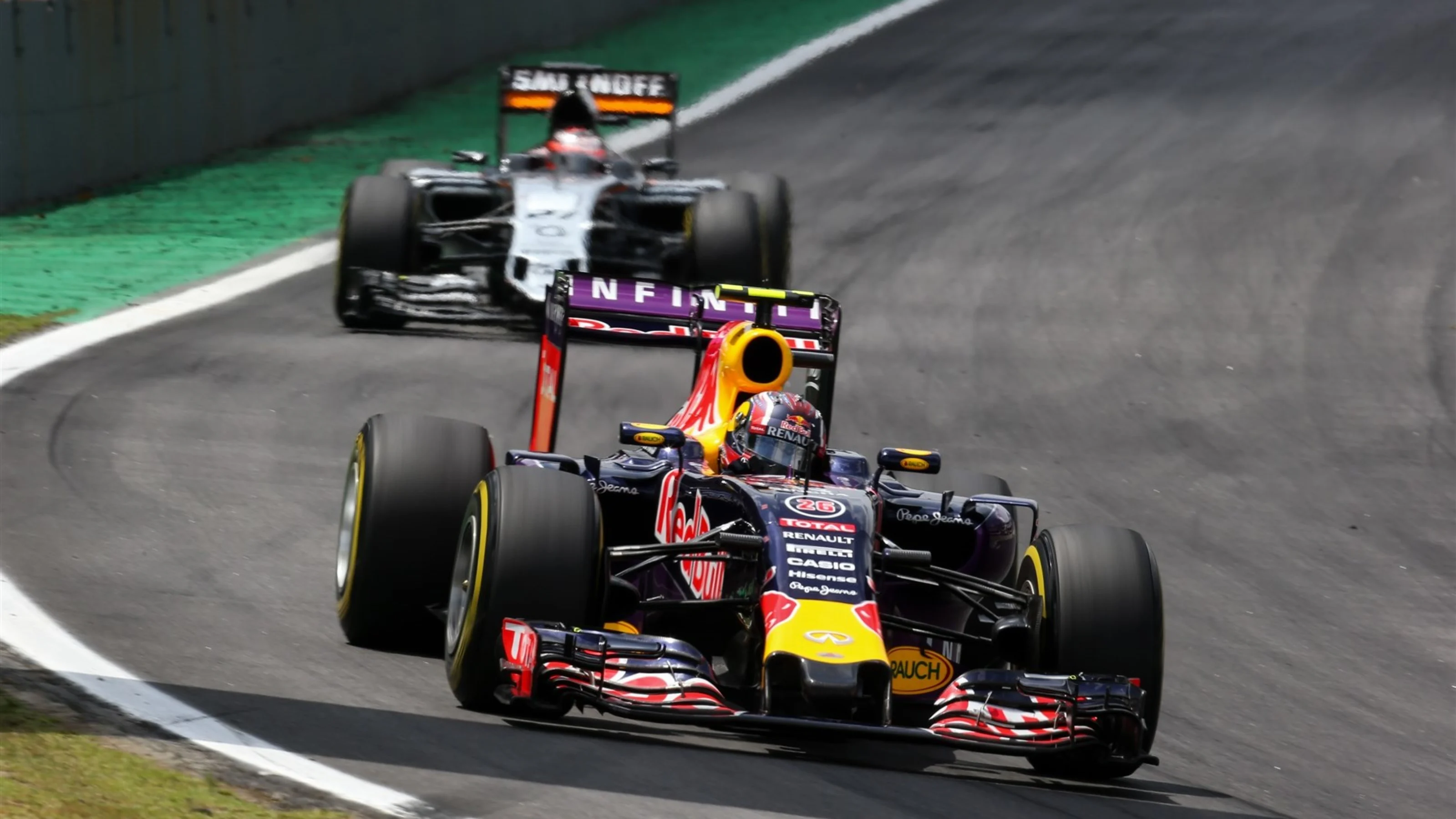 Daniil Kvyat (RUS) Red Bull Racing RB11 at Formula One World Championship, Rd18, Brazilian Grand